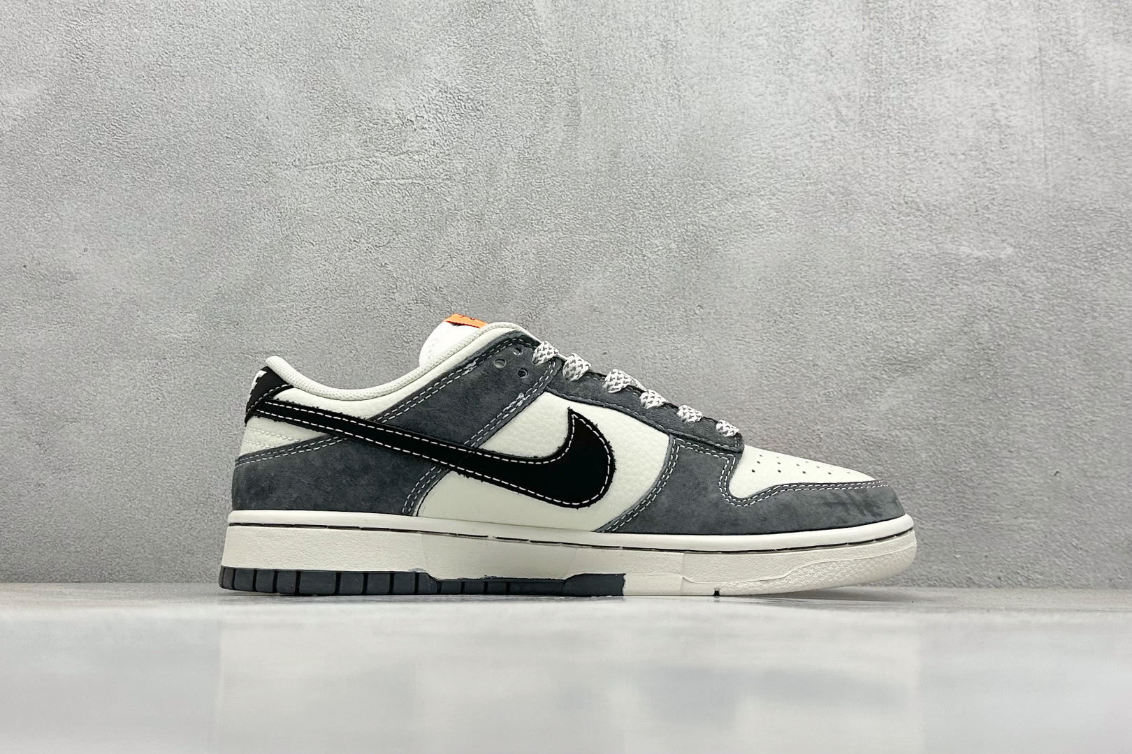  
K版 Nike SB Dunk Low x Stussy 白黑灰小布标
纯原大厂出品 极力推荐
原装