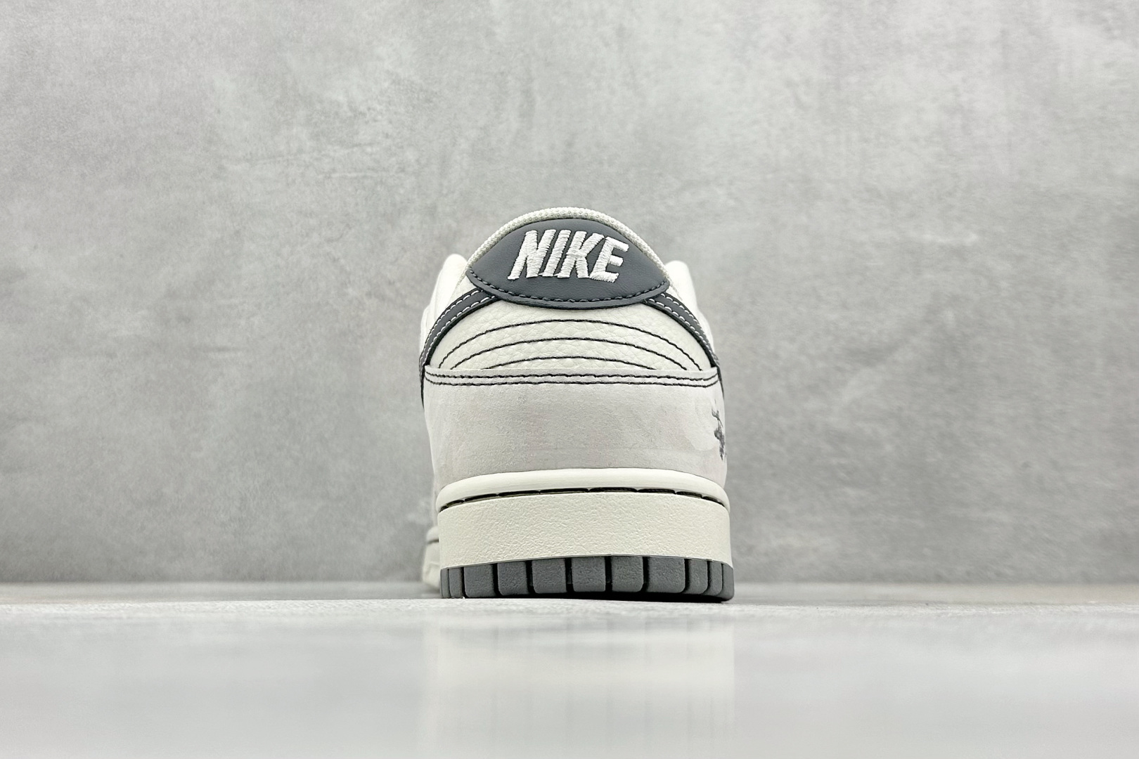  
K版 Nike SB Dunk Low x Stussy 白青橙标
纯原大厂出品 极力推荐
原装头层