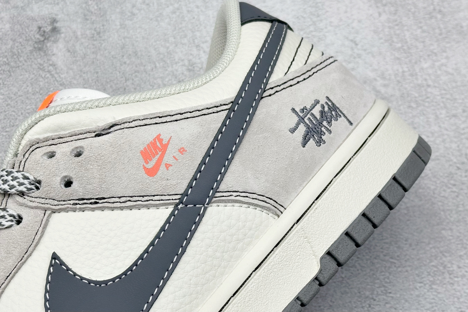  
K版 Nike SB Dunk Low x Stussy 白青橙标
纯原大厂出品 极力推荐
原装头层