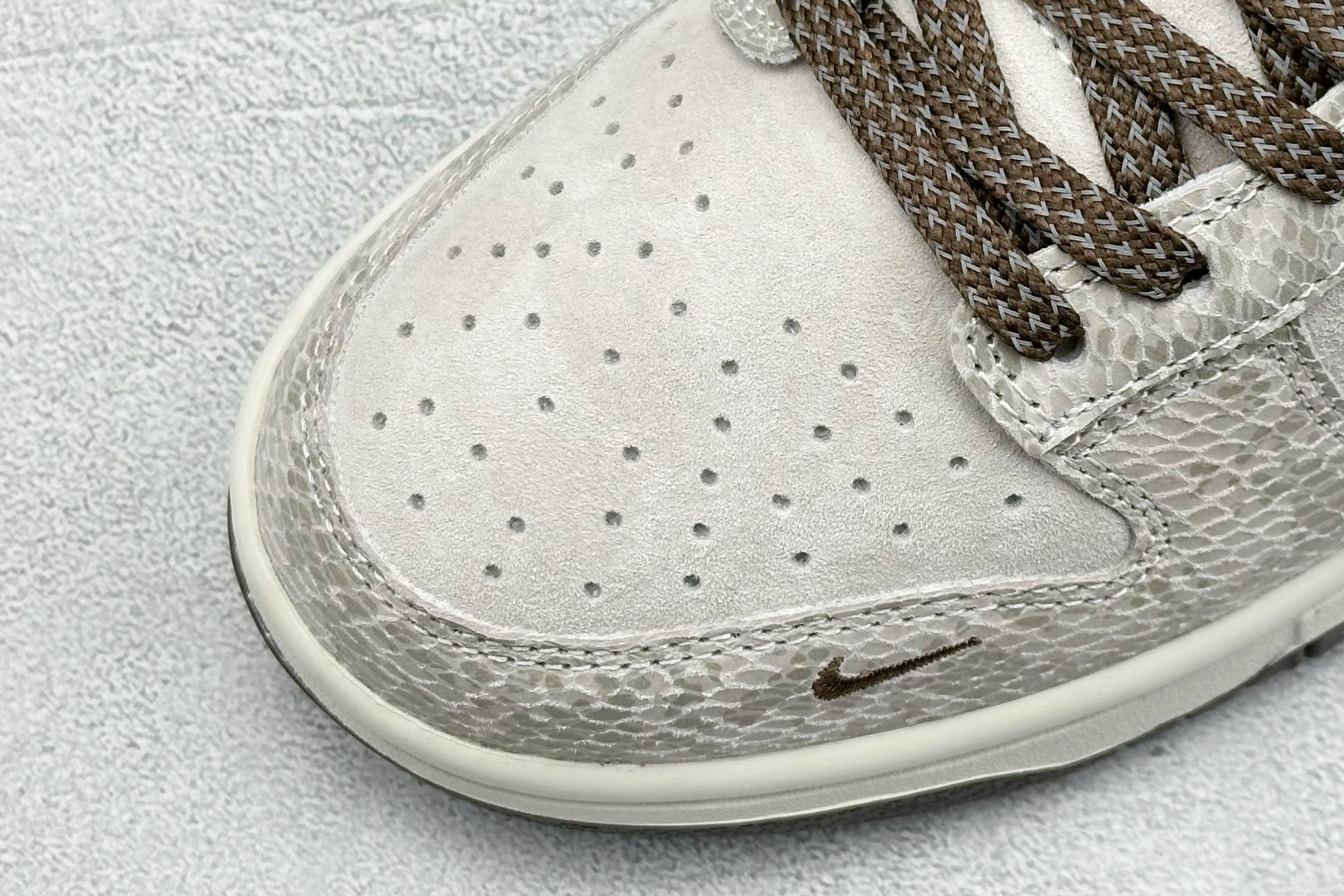  
K版 Nike SB Dunk Low x Supreme  SUP蛇年限定-米棕 
纯原大厂出品 