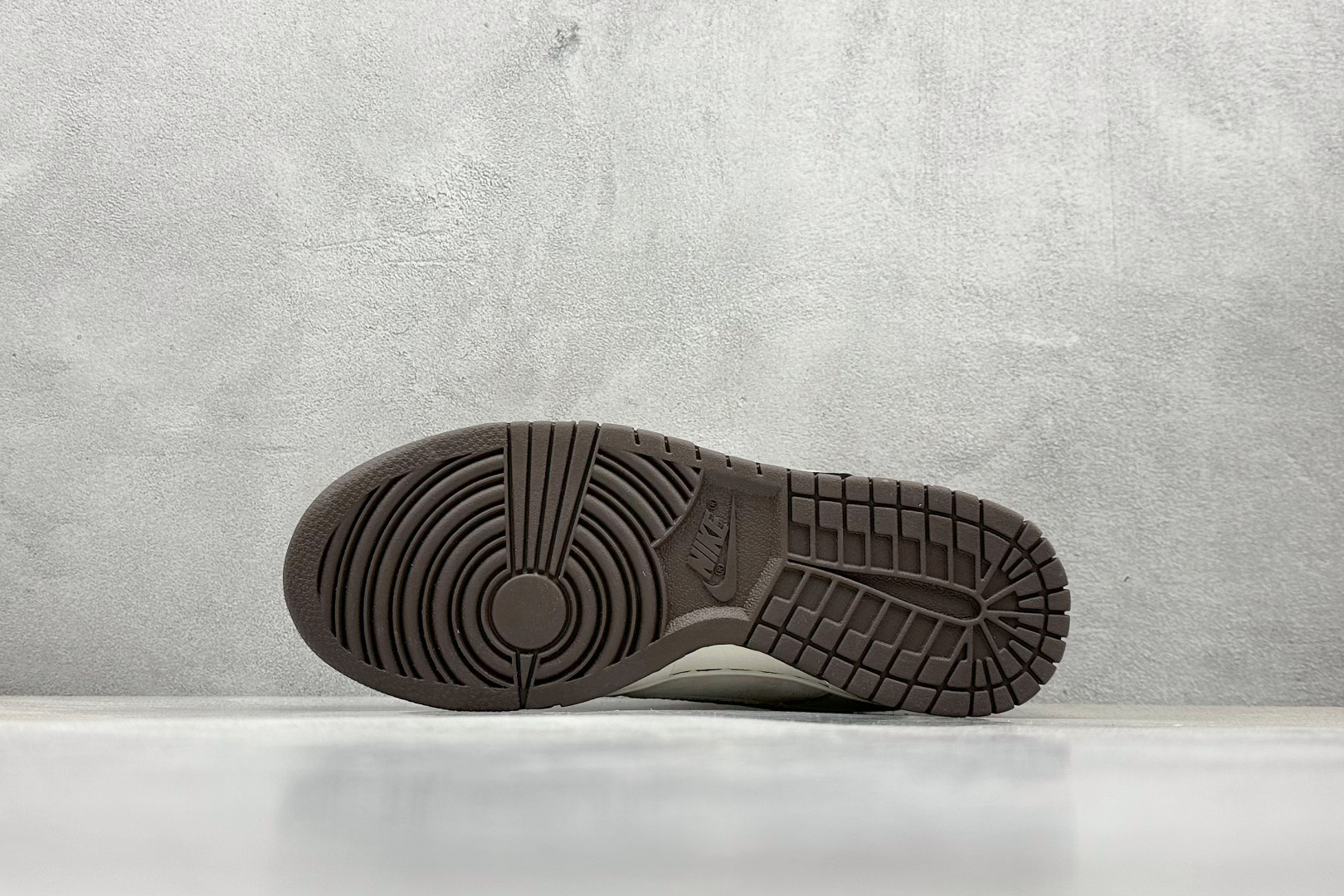  
K版 Nike SB Dunk Low x Supreme  SUP蛇年限定-米棕 
纯原大厂出品 