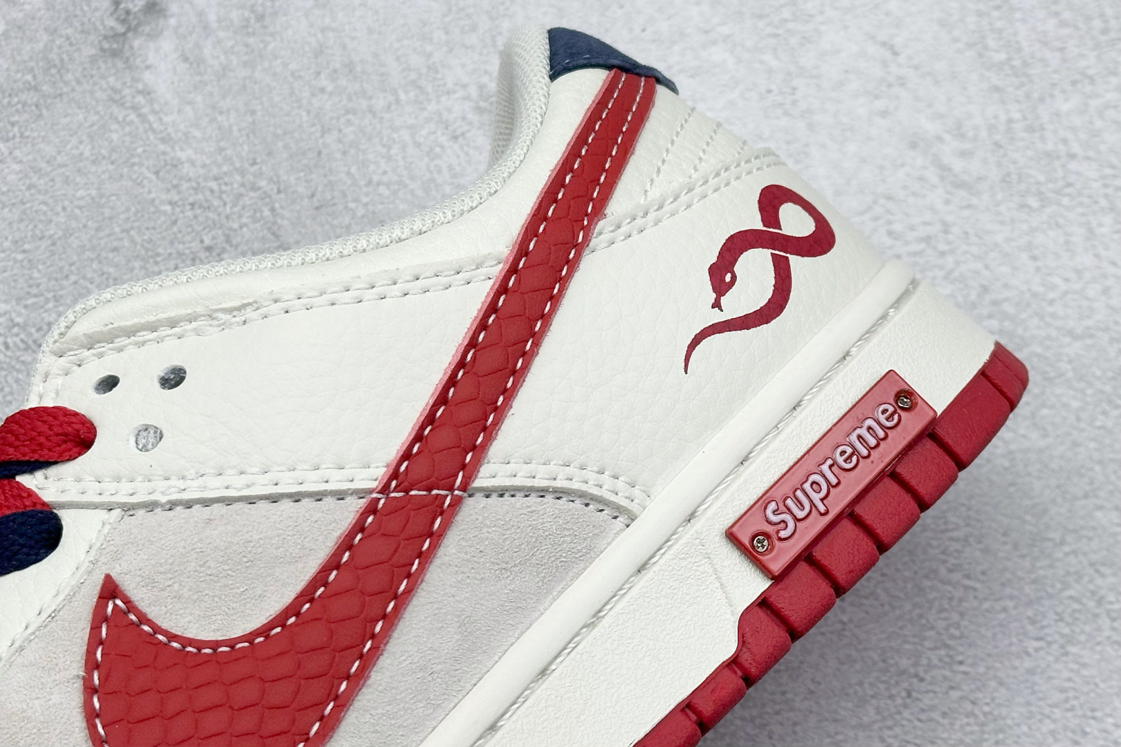  
K版 Nk SB Dunk Low Supreme联名蛇年限定 红蛇纹 周年高端定制 低帮休闲板鞋
