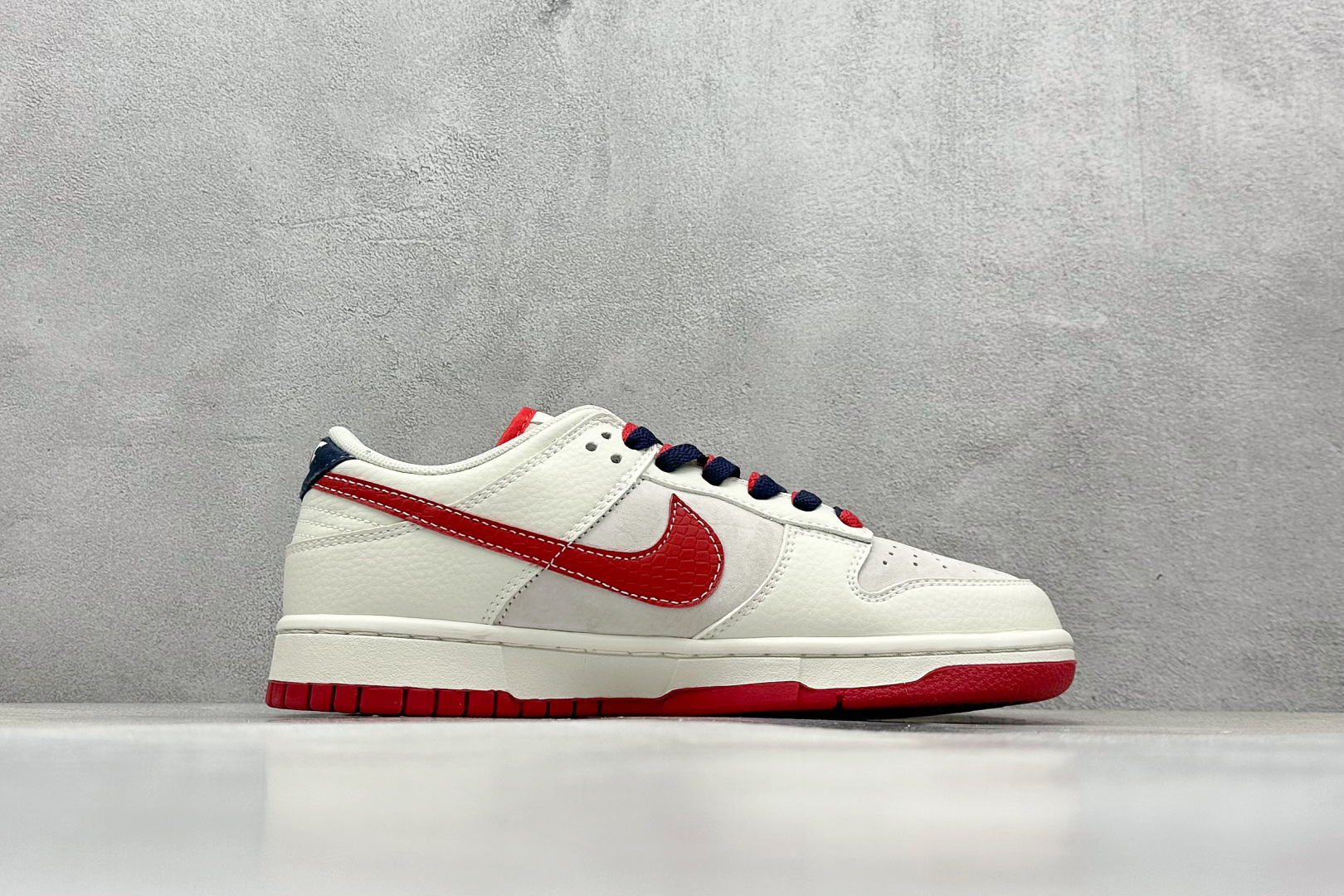  
K版 Nk SB Dunk Low Supreme联名蛇年限定 红蛇纹 周年高端定制 低帮休闲板鞋
