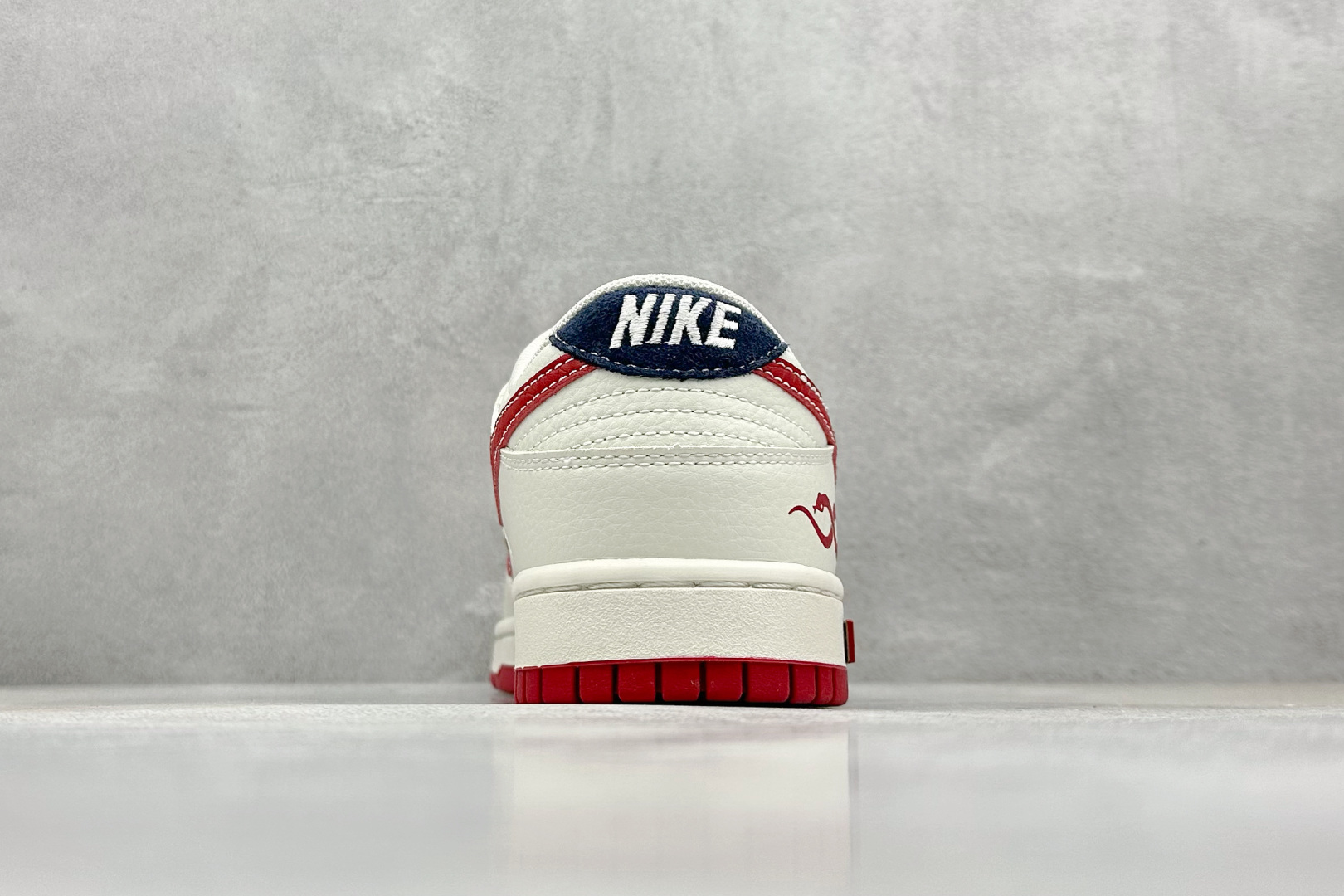  
K版 Nk SB Dunk Low Supreme联名蛇年限定 红蛇纹 周年高端定制 低帮休闲板鞋
