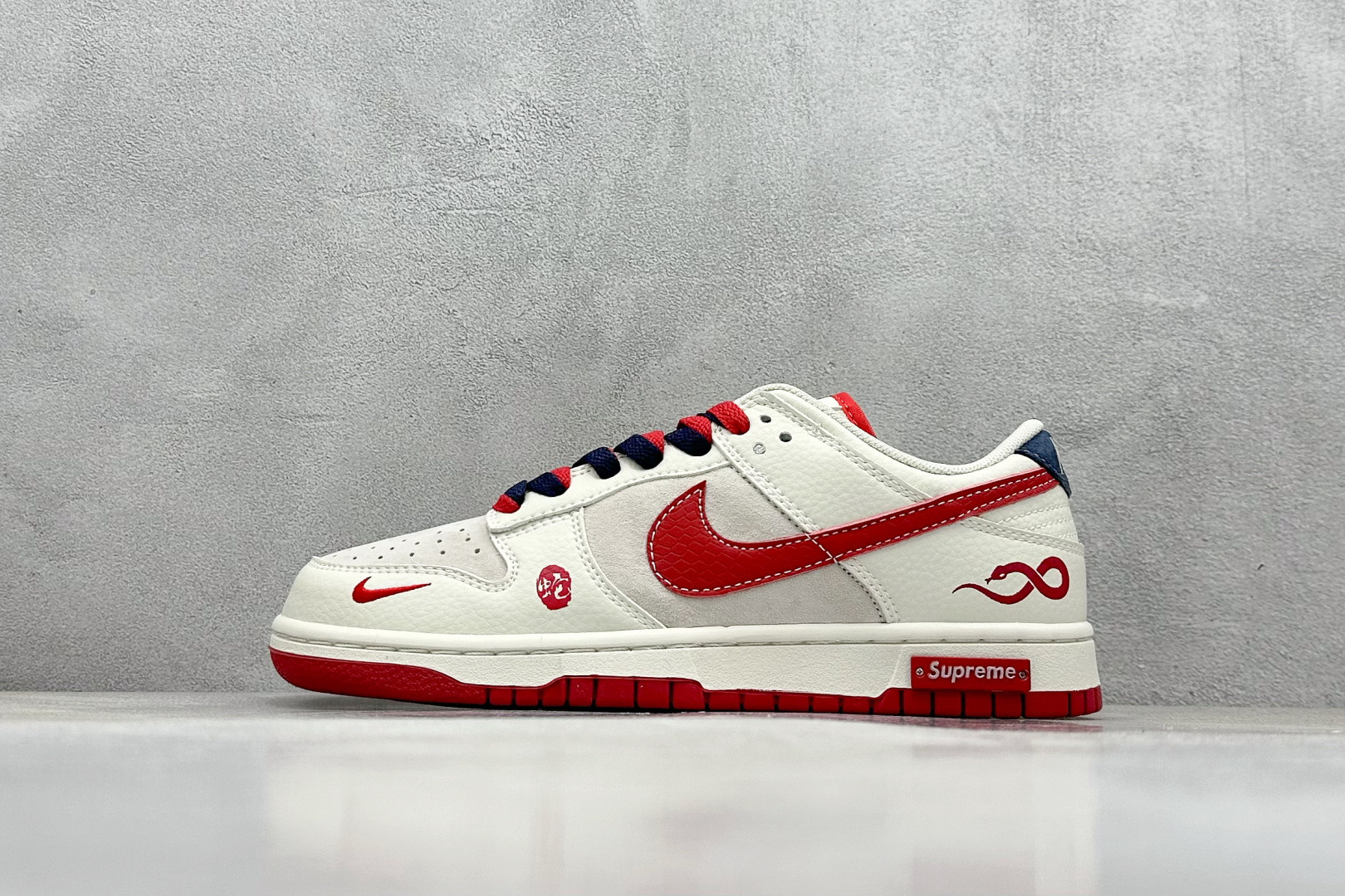  
K版 Nk SB Dunk Low Supreme联名蛇年限定 红蛇纹 周年高端定制 低帮休闲板鞋
