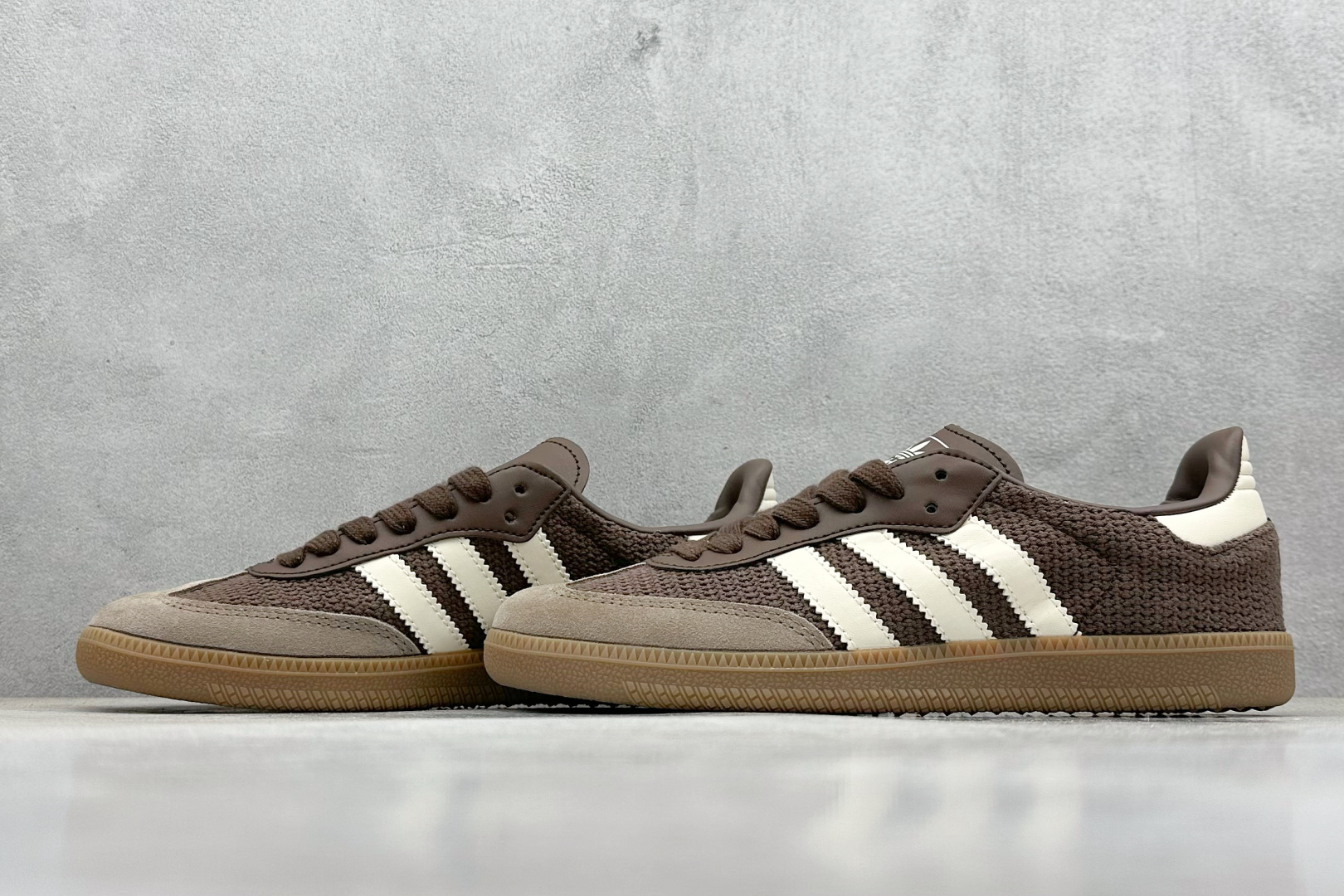 
Addis Original Samba OG 复古单品
复古桑巴板鞋 这款桑巴鞋展示了高质量的工艺