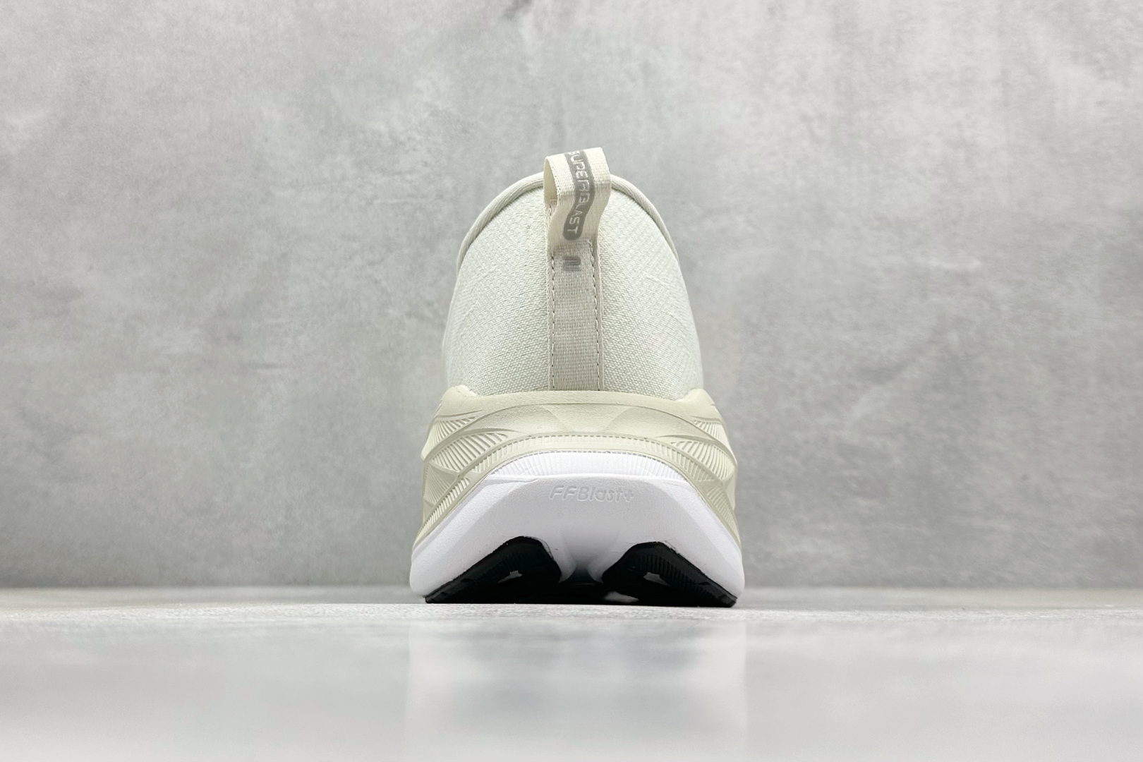  
亚瑟士/ASICS SUPERBLAST 2 PARIS 2代 运动跑鞋系列 

货号：1013A1