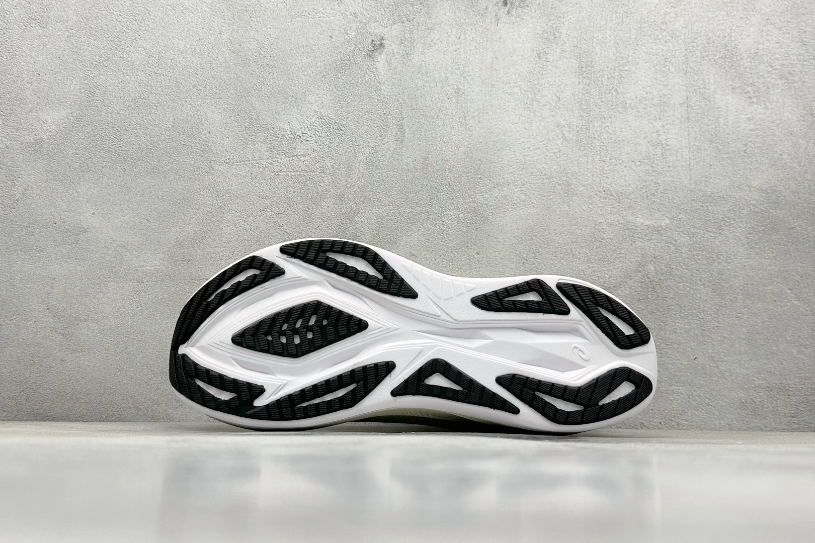  
亚瑟士/ASICS SUPERBLAST 2 PARIS 2代 运动跑鞋系列 

货号：1013A1