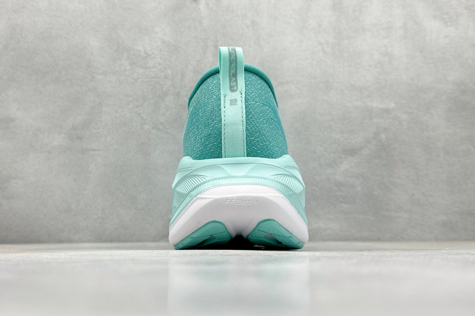  
亚瑟士/ASICS SUPERBLAST 2 PARIS 2代 运动跑鞋系列 

货号：1013A1