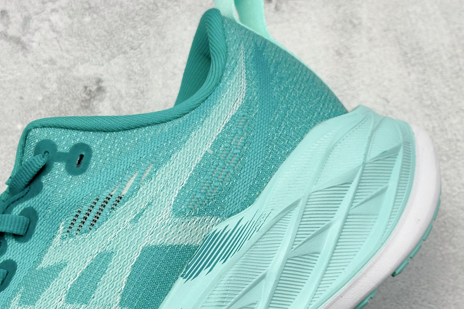  
亚瑟士/ASICS SUPERBLAST 2 PARIS 2代 运动跑鞋系列 

货号：1013A1