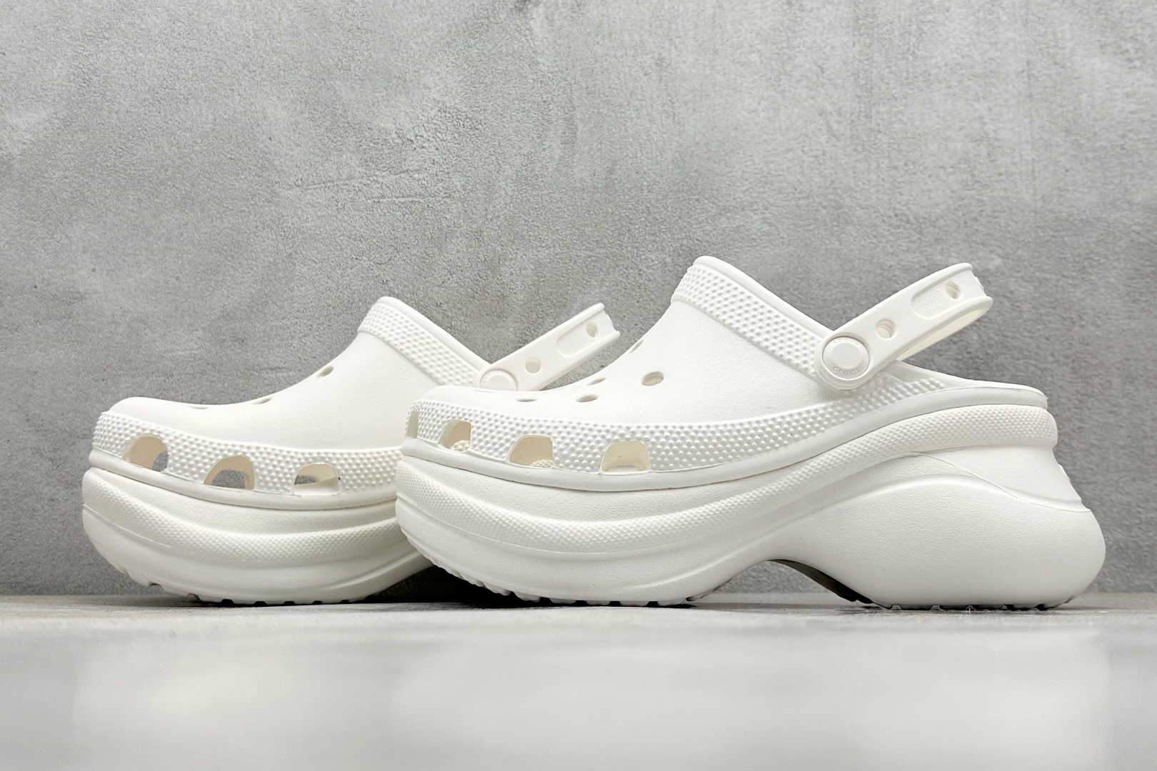  终端放店
K版  Crocs 卡洛驰 鲸鱼

Size：M4=36-37
           M5=