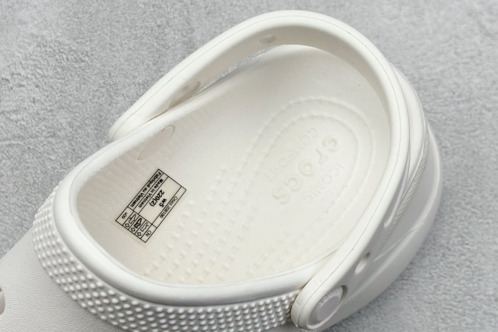  终端放店
K版  Crocs 卡洛驰 鲸鱼

Size：M4=36-37
           M5=