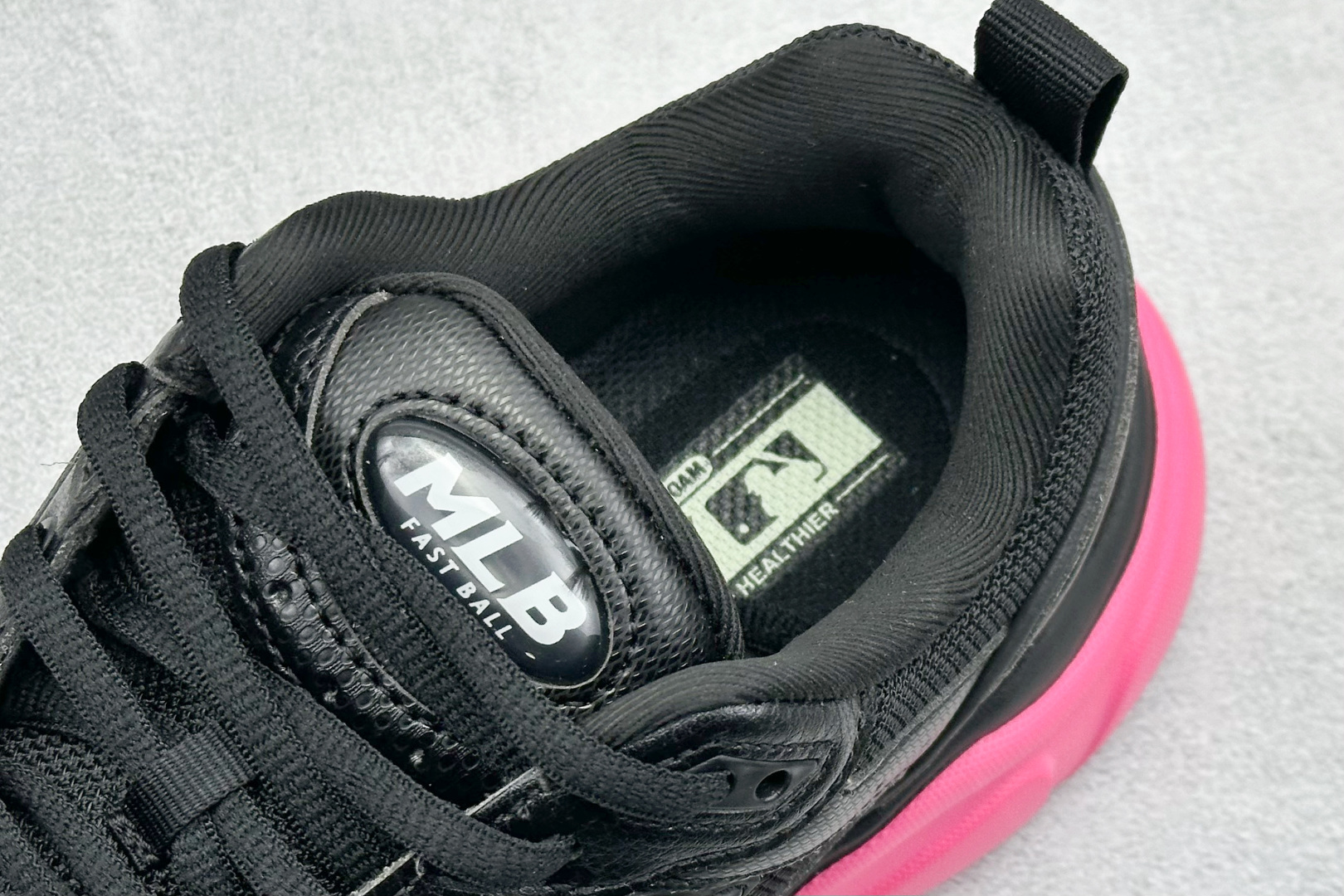 福利特价 终端放店
MLB Chunky Runner Fastball 24SS复古舒适 织物合成革防