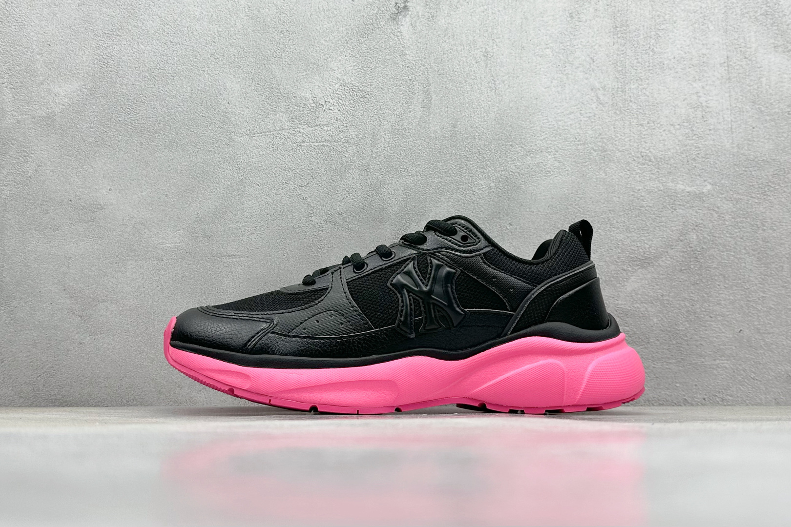 福利特价 终端放店
MLB Chunky Runner Fastball 24SS复古舒适 织物合成革防