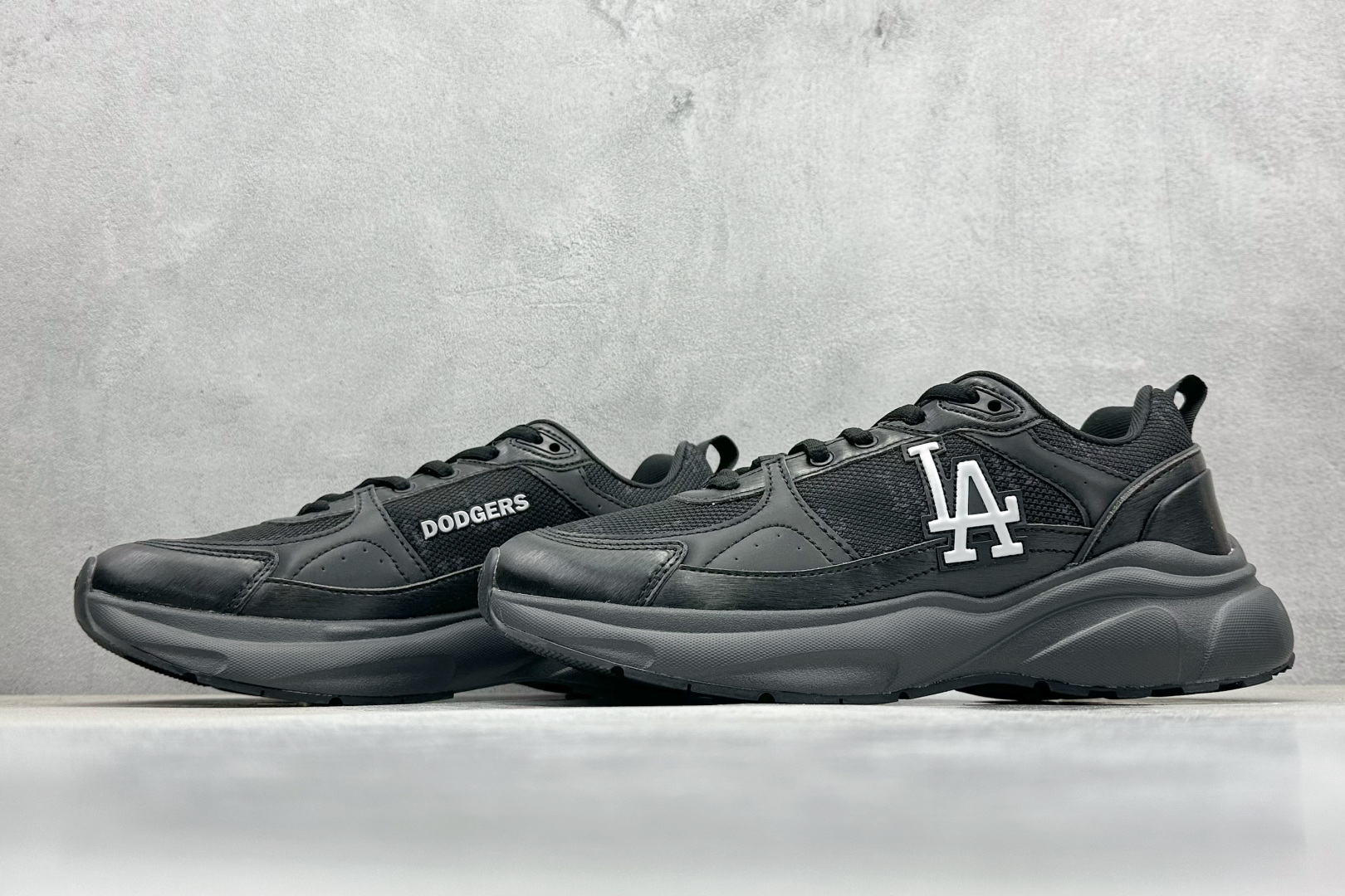 福利特价 终端放店
MLB Chunky Runner Fastball 24SS复古舒适 织物合成革防