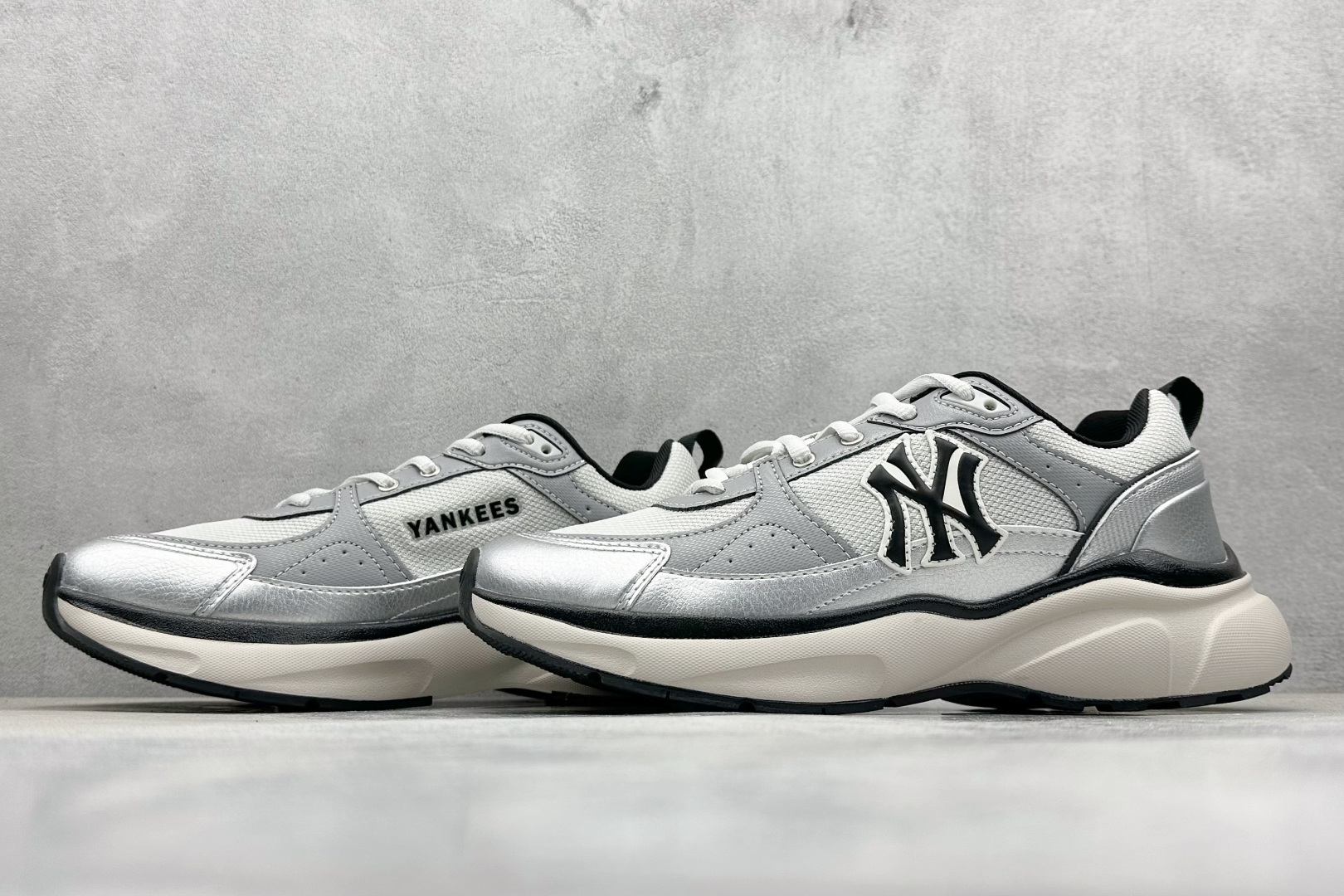 福利特价 终端放店
MLB Chunky Runner Fastball 24SS复古舒适 织物合成革防