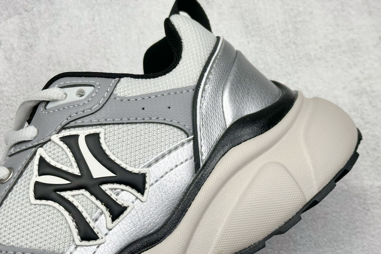 福利特价 终端放店
MLB Chunky Runner Fastball 24SS复古舒适 织物合成革防