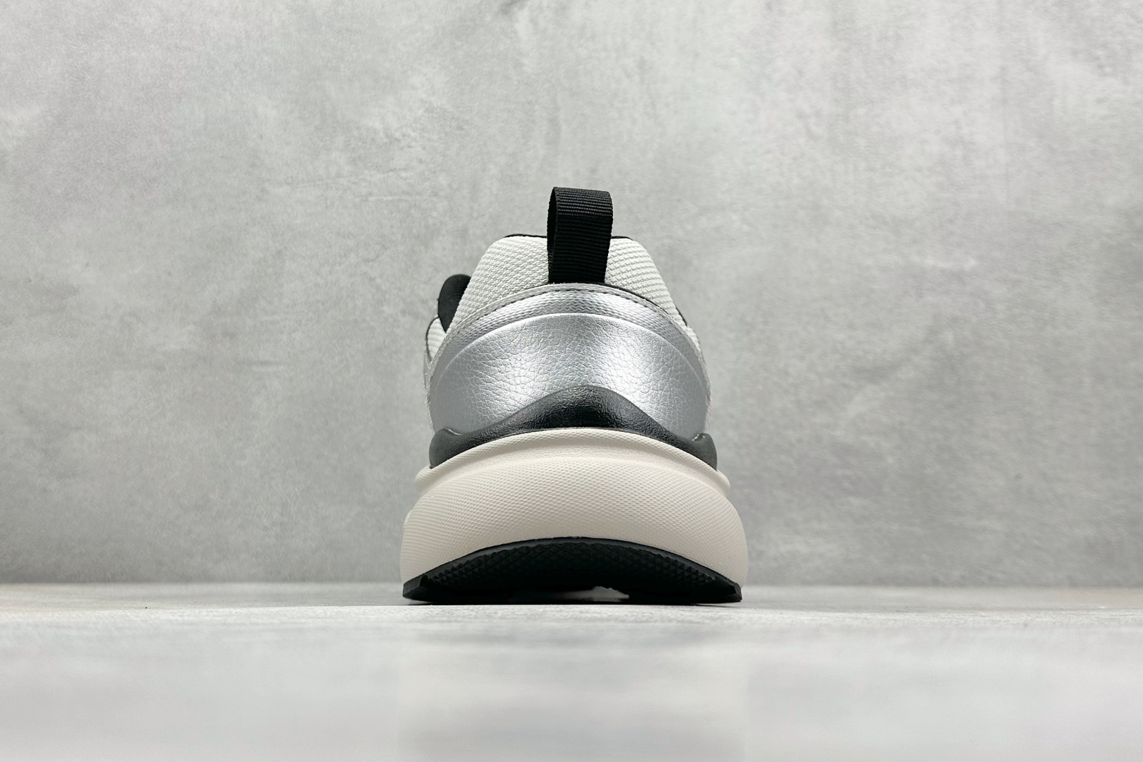 福利特价 终端放店
MLB Chunky Runner Fastball 24SS复古舒适 织物合成革防