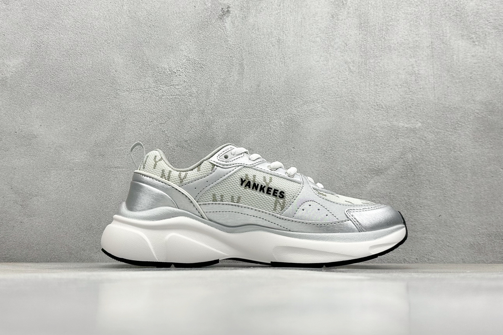 福利特价 终端放店
MLB Chunky Runner Fastball 24SS复古舒适 织物合成革防