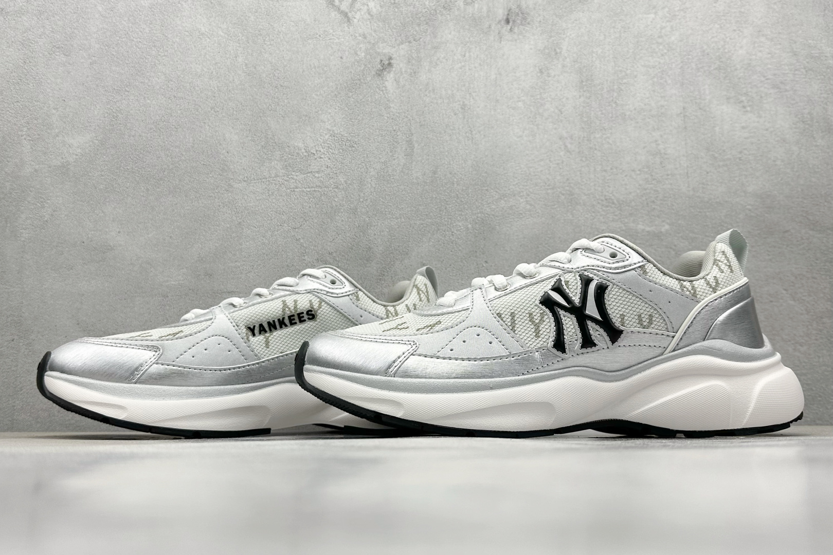 福利特价 终端放店
MLB Chunky Runner Fastball 24SS复古舒适 织物合成革防
