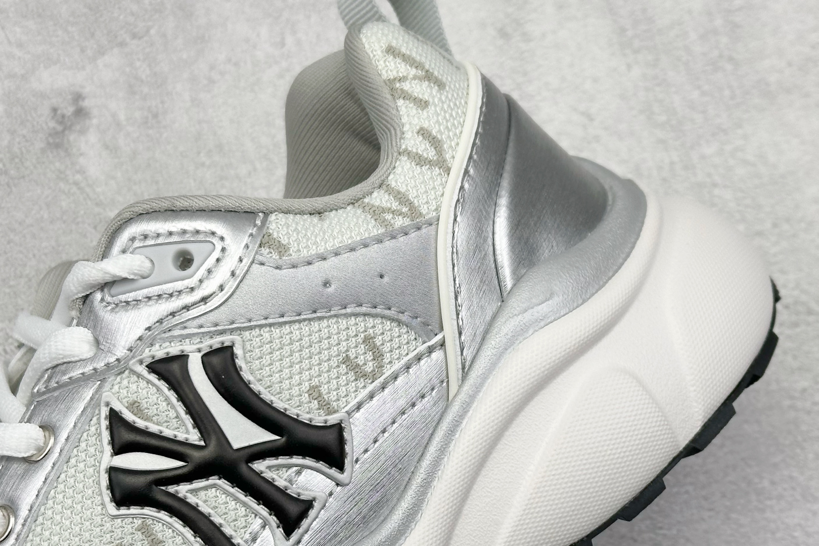 福利特价 终端放店
MLB Chunky Runner Fastball 24SS复古舒适 织物合成革防