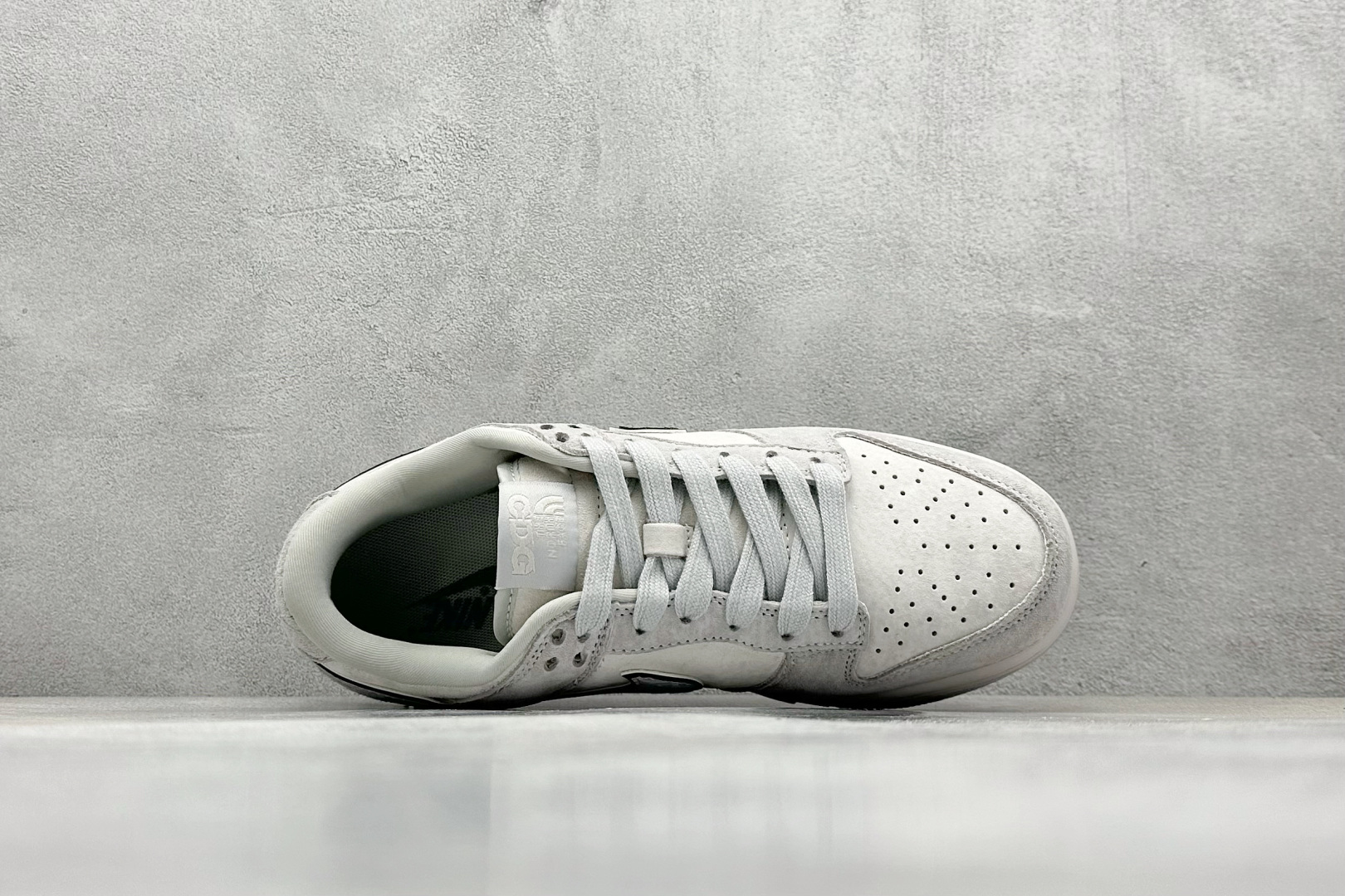  终端放店
XC版 Nk Dunk Low 北面CDG联名-浅灰 三方联名 SB低帮休闲板鞋
#美国著名