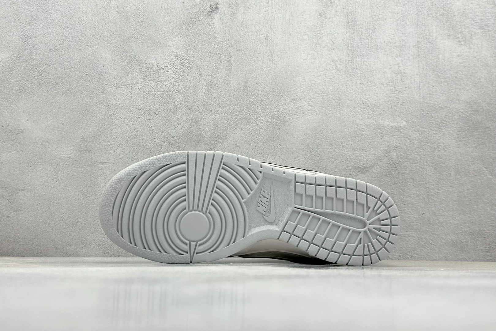  终端放店
XC版 Nk Dunk Low 北面CDG联名-浅灰 三方联名 SB低帮休闲板鞋
#美国著名