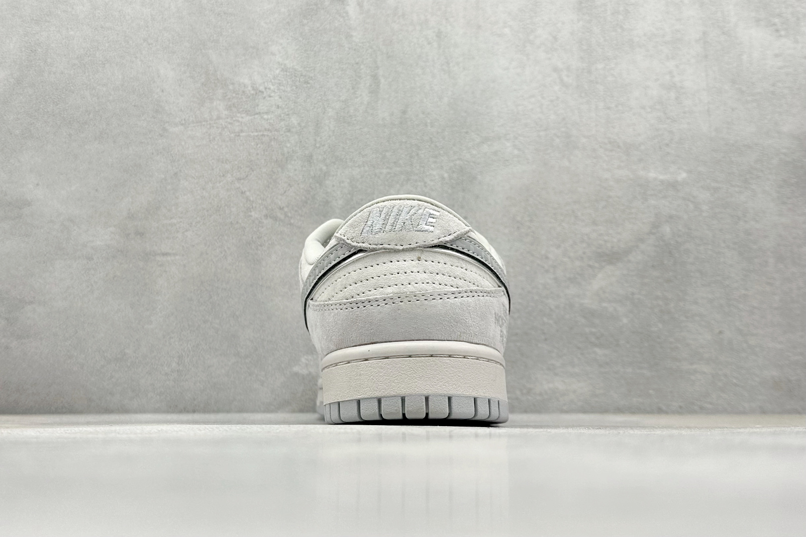  终端放店
XC版 Nk Dunk Low 北面CDG联名-浅灰 三方联名 SB低帮休闲板鞋
#美国著名