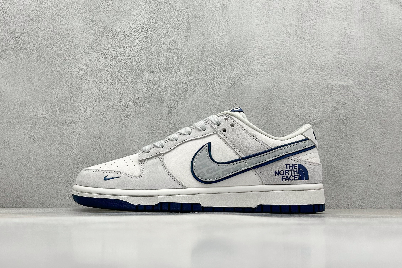  终端放店
XC版 NIKE SB Dunk Low 北面联名
性价比天花板 尝鲜先行版
原装头层材料 