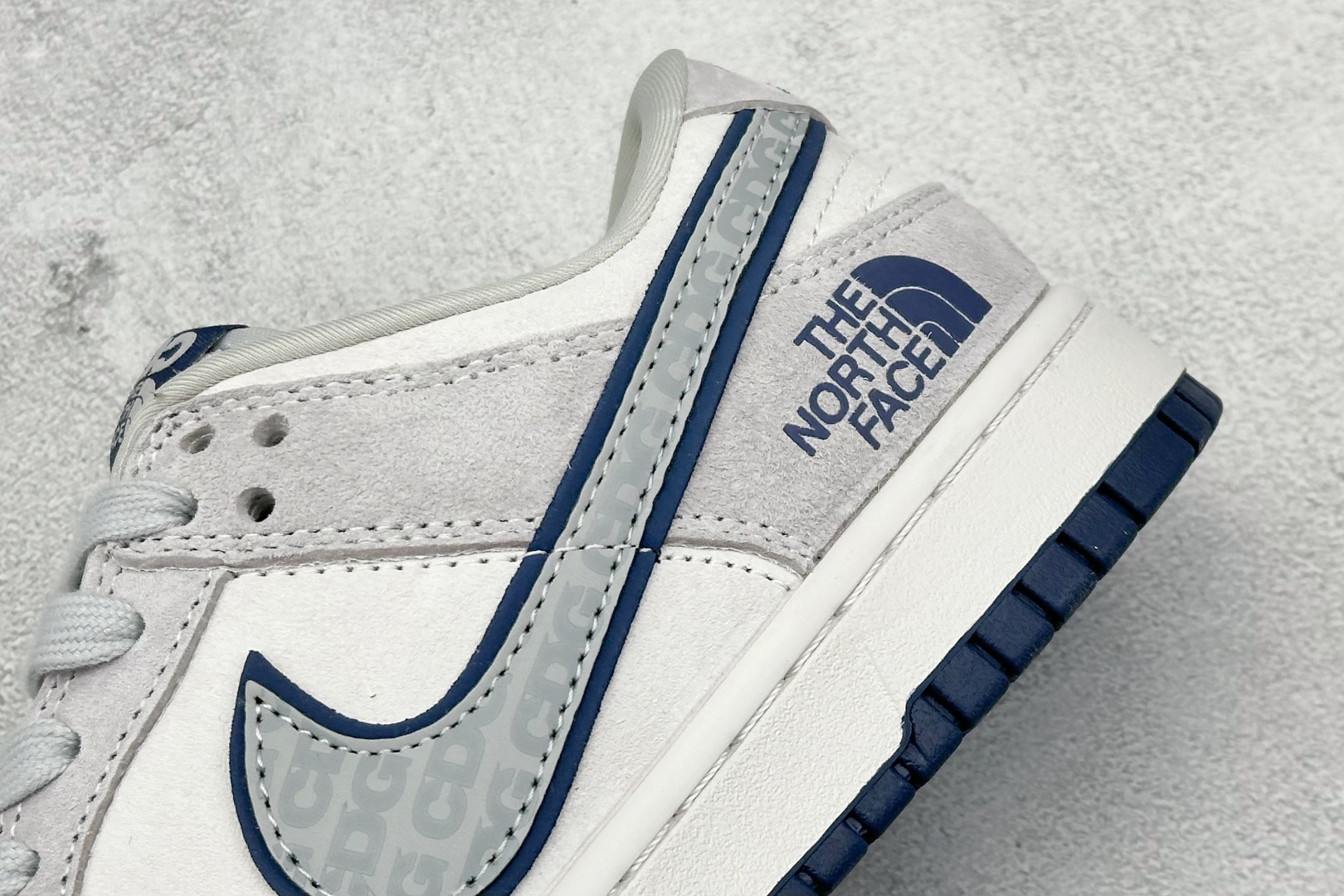  终端放店
XC版 NIKE SB Dunk Low 北面联名
性价比天花板 尝鲜先行版
原装头层材料 