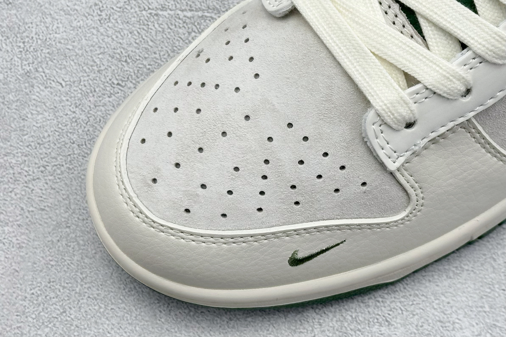  终端放店
XC版 NIKE SB Dunk Low 北面联名
性价比天花板 尝鲜先行版
原装头层材料 
