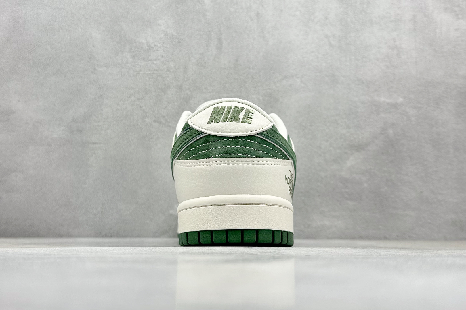  终端放店
XC版 NIKE SB Dunk Low 北面联名
性价比天花板 尝鲜先行版
原装头层材料 