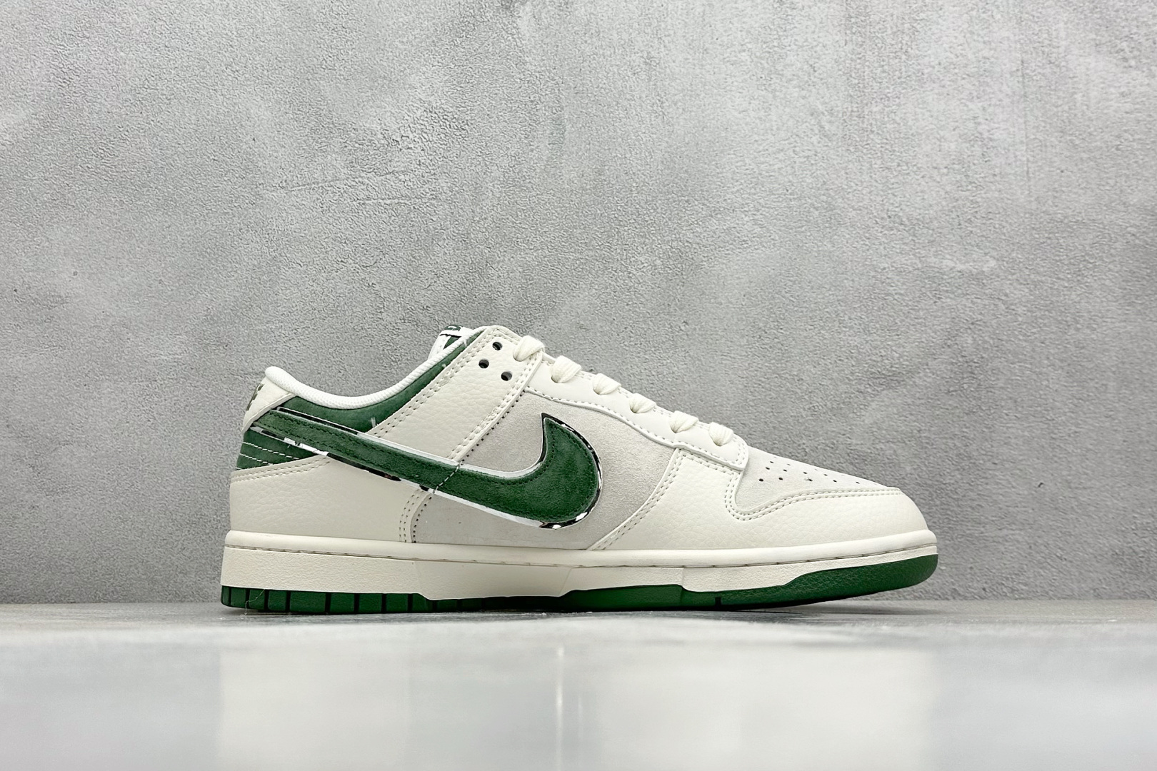  终端放店
XC版 NIKE SB Dunk Low 北面联名
性价比天花板 尝鲜先行版
原装头层材料 