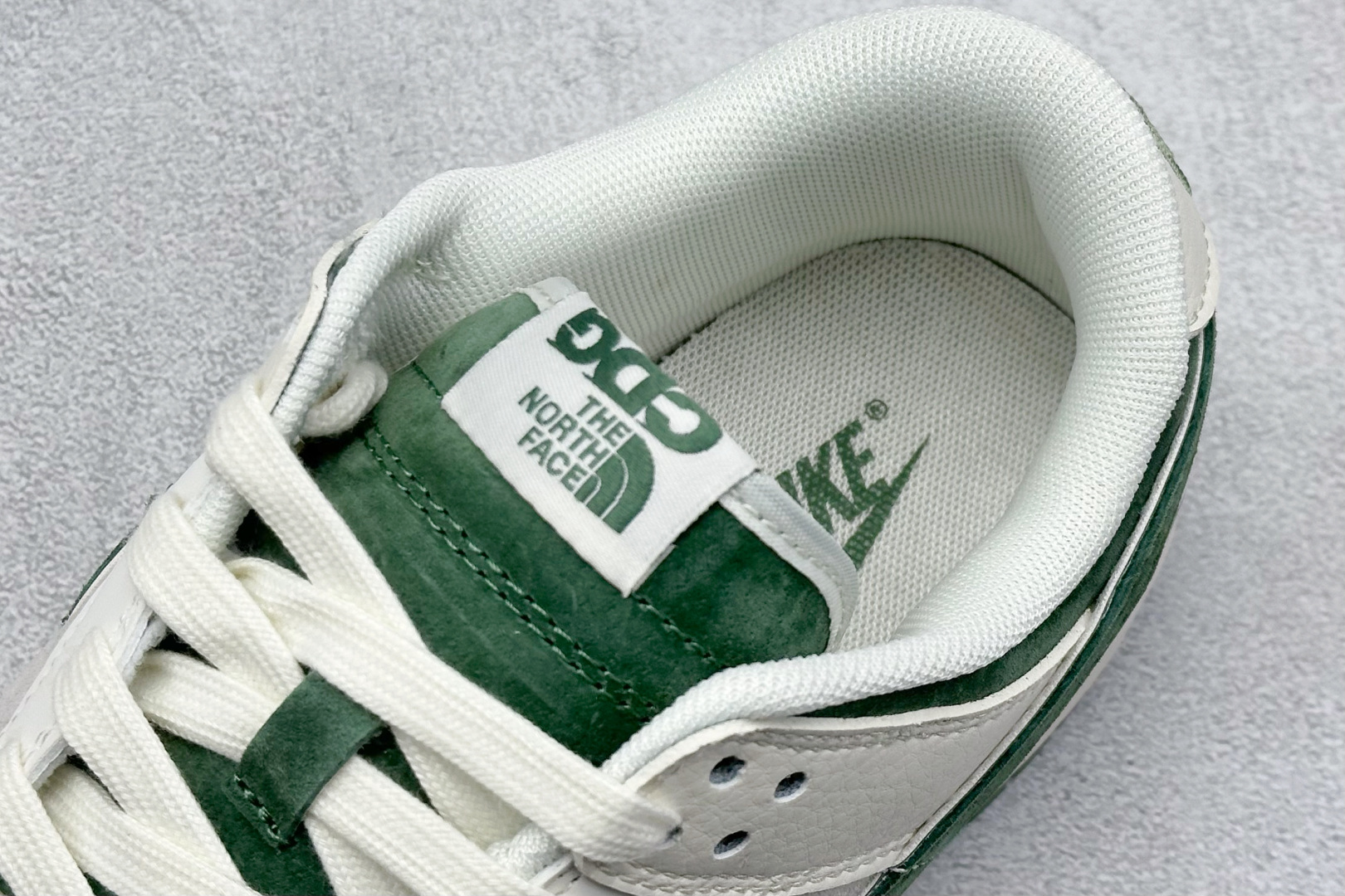  终端放店
XC版 NIKE SB Dunk Low 北面联名
性价比天花板 尝鲜先行版
原装头层材料 
