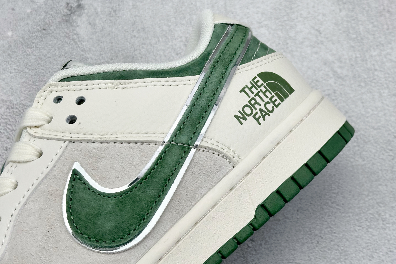  终端放店
XC版 NIKE SB Dunk Low 北面联名
性价比天花板 尝鲜先行版
原装头层材料 