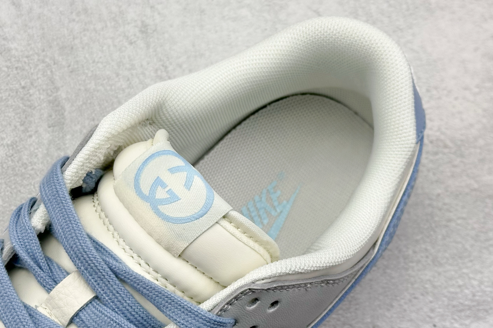  终端放店
XC版 Nike SB Dunk Low 古驰联名 灰蓝印花 周年高端定制 低帮休闲板鞋
