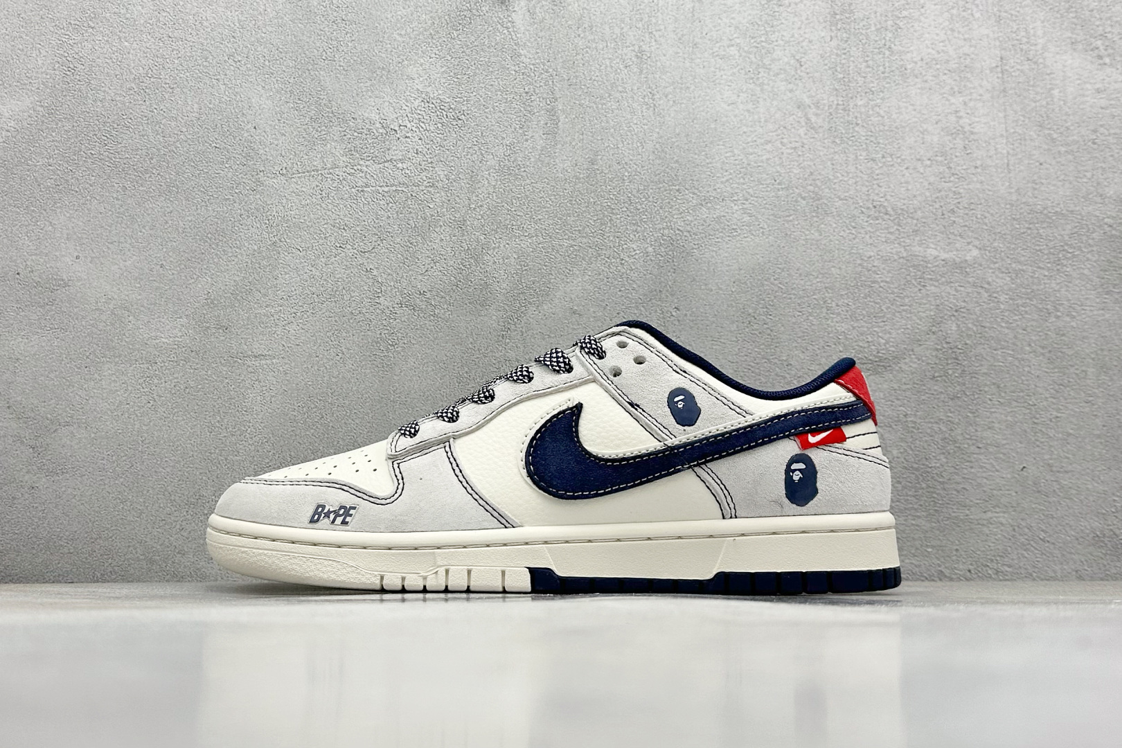  终端放店
XC版 Nike SB Dunk Low Bape联名 猪八蓝白双勾 周年高端定制 低帮休闲