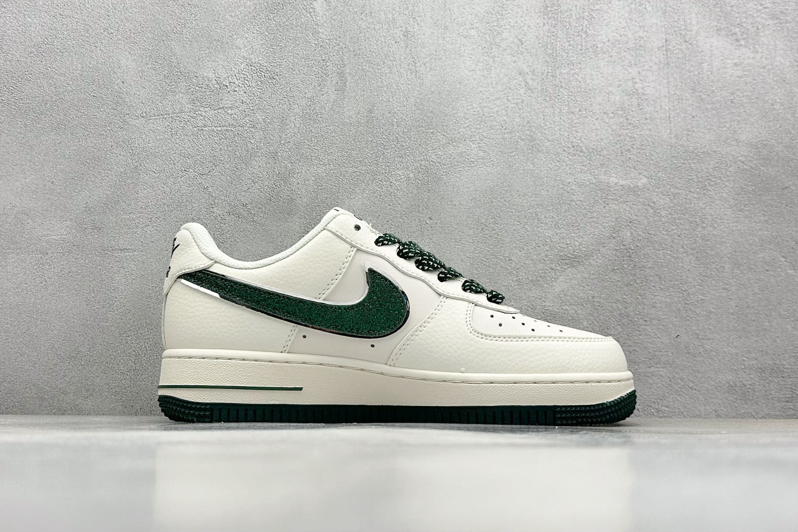  
Nike Air Force 1 Low 07 x GUCCI 白绿小钩
原楦头原纸板 打造纯正低帮