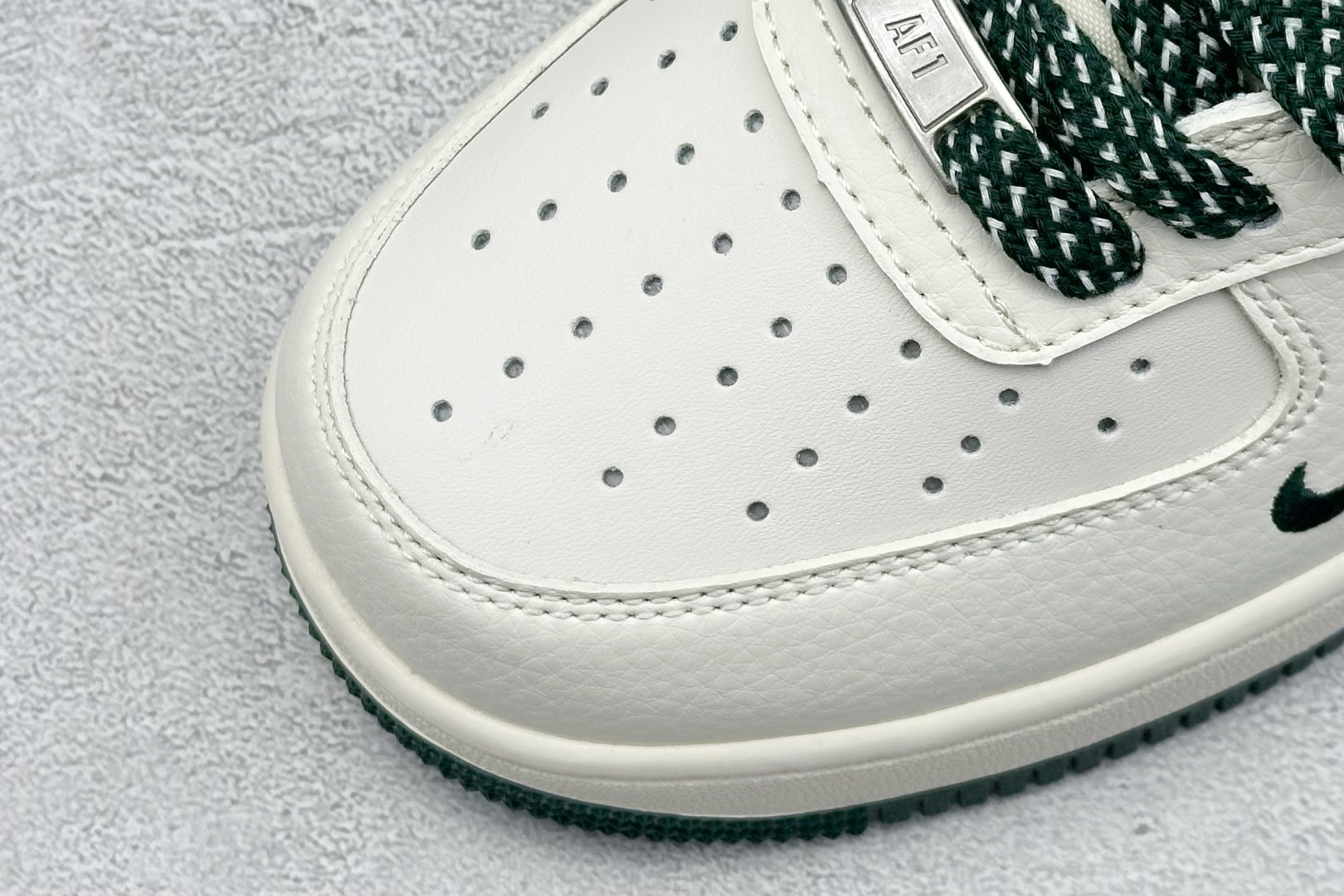  
Nike Air Force 1 Low 07 x GUCCI 白绿小钩
原楦头原纸板 打造纯正低帮