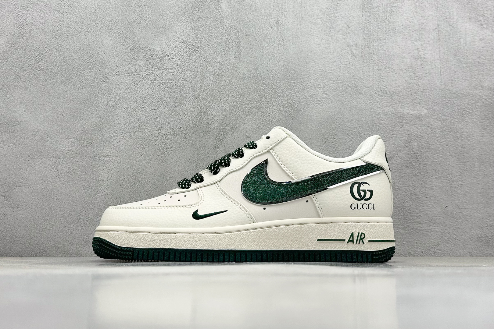  
Nike Air Force 1 Low 07 x GUCCI 白绿小钩
原楦头原纸板 打造纯正低帮