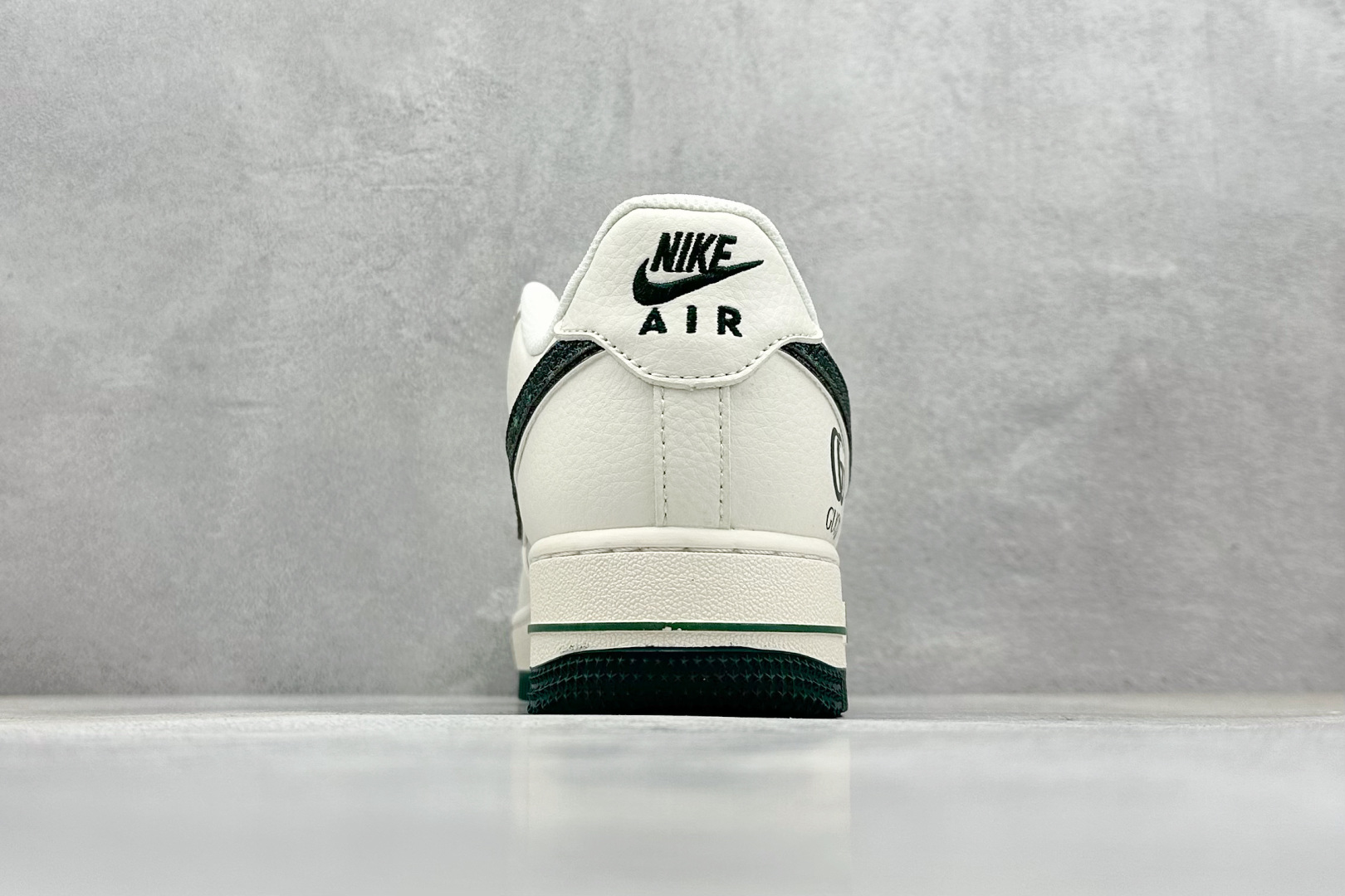  
Nike Air Force 1 Low 07 x GUCCI 白绿小钩
原楦头原纸板 打造纯正低帮