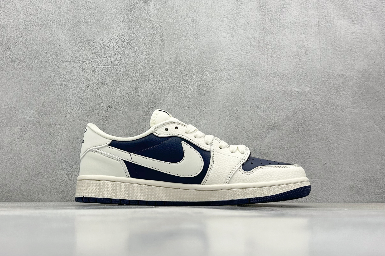 Travis Scott x Nike Air Jordan 1 Low x BURBRRY
Air