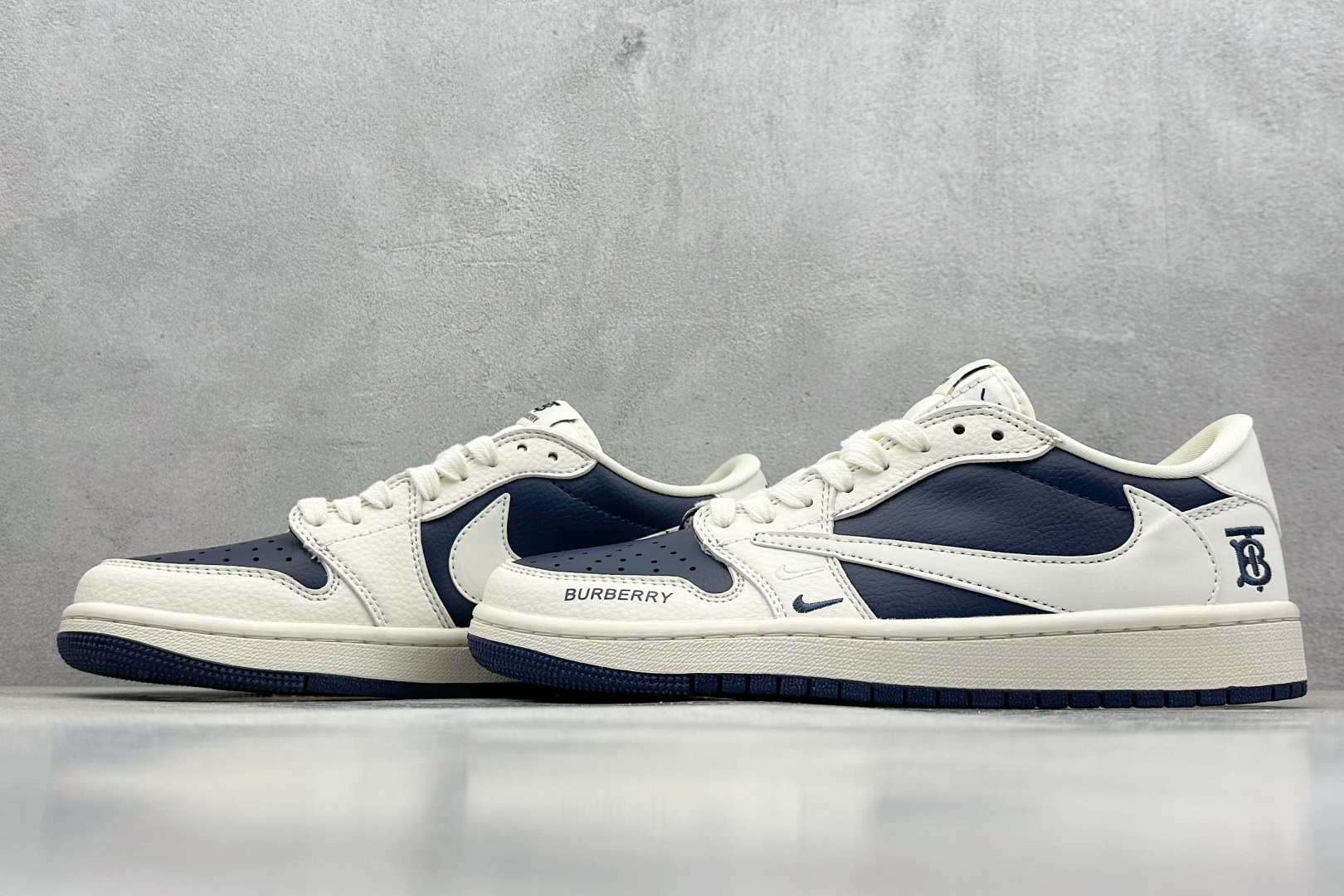 Travis Scott x Nike Air Jordan 1 Low x BURBRRY
Air