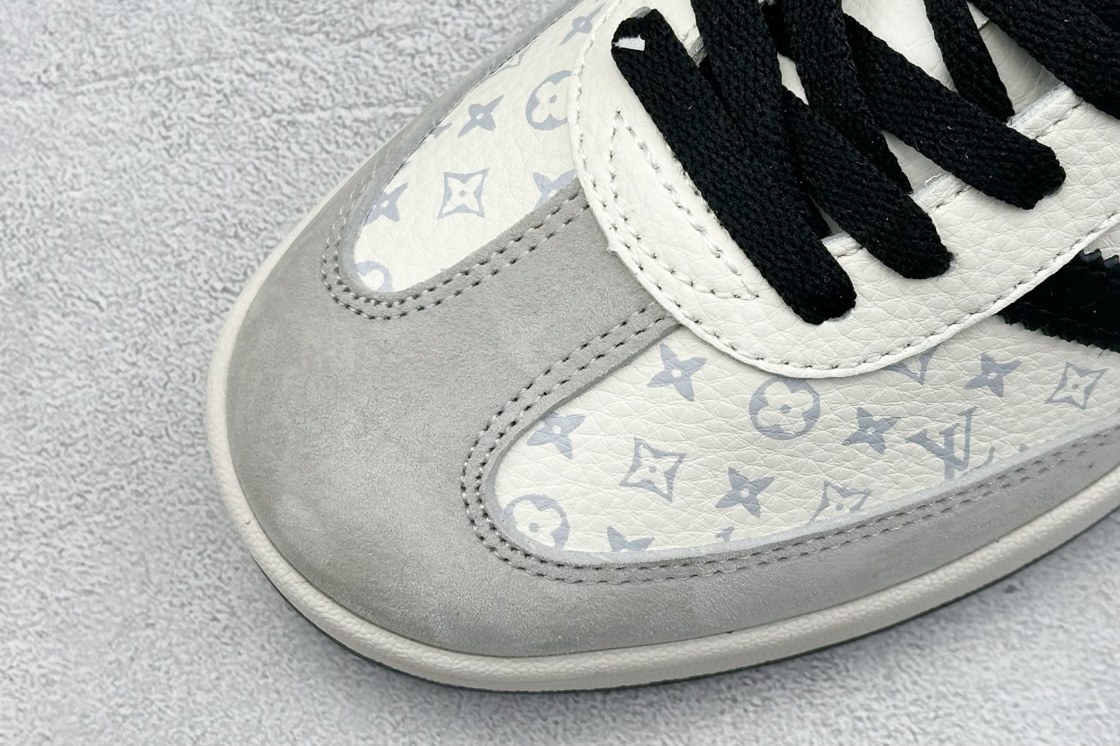  
AD Originals Gazelle INdoor x Louis Vuitton 白黑
三叶草