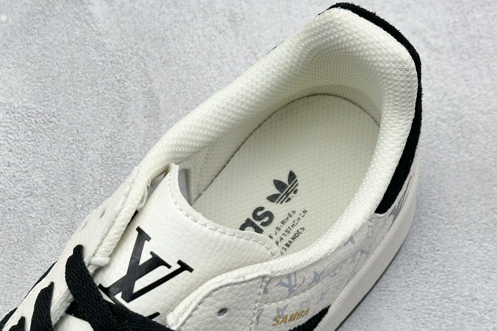  
AD Originals Gazelle INdoor x Louis Vuitton 白黑
三叶草