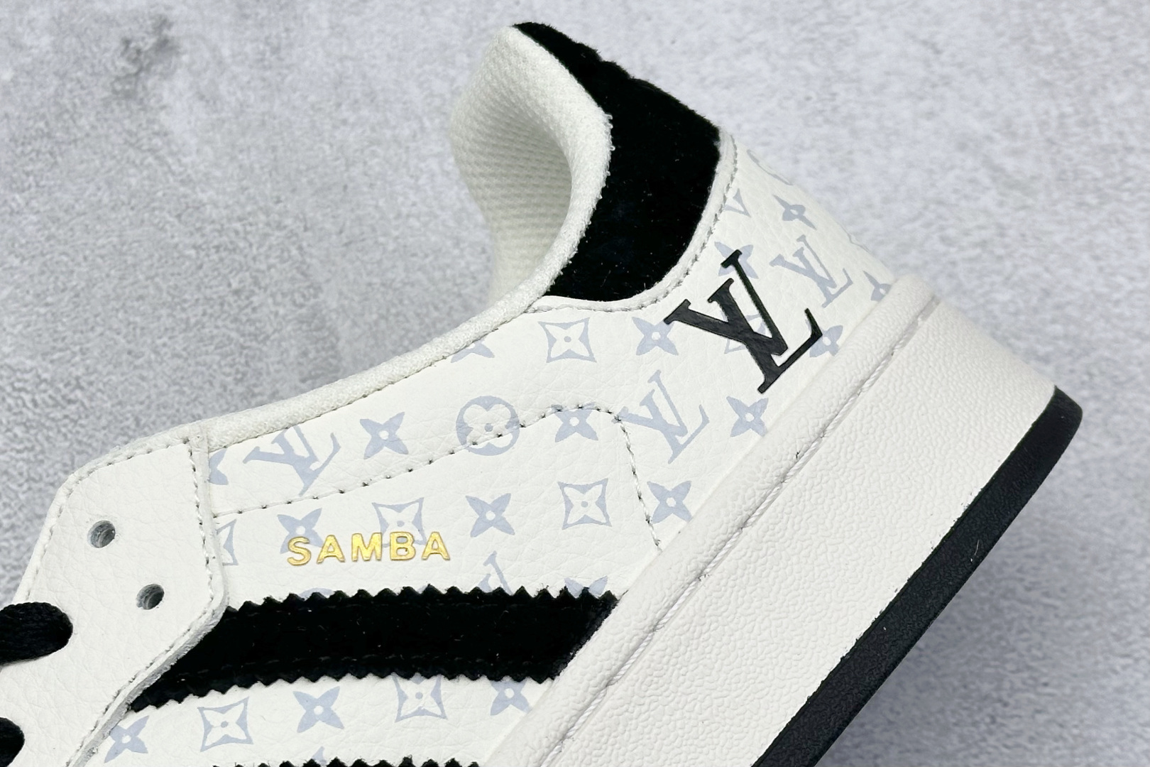  
AD Originals Gazelle INdoor x Louis Vuitton 白黑
三叶草