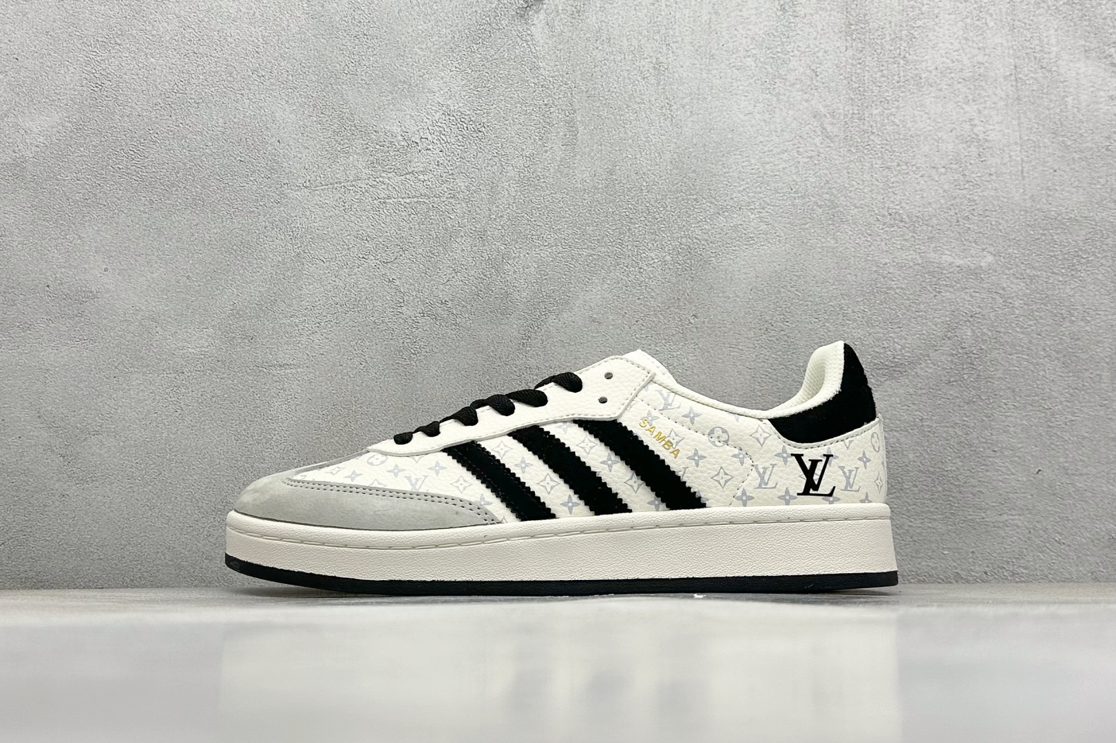  
AD Originals Gazelle INdoor x Louis Vuitton 白黑
三叶草