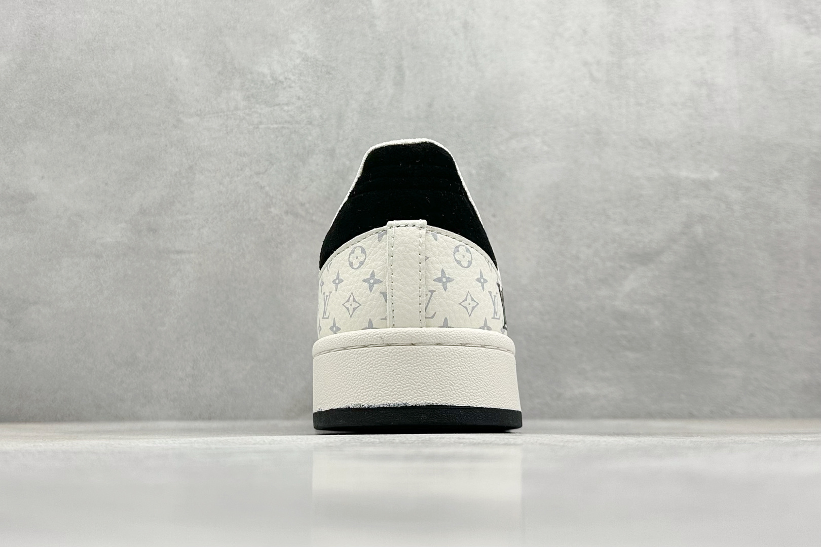  
AD Originals Gazelle INdoor x Louis Vuitton 白黑
三叶草