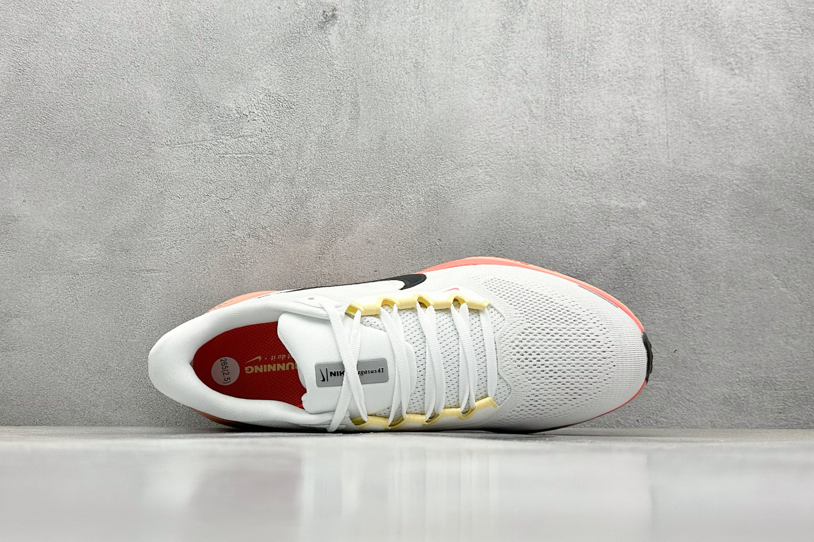  
RS版 NK Air Zoom Pegasus 41
鞋面采用外层由韧性纱线+内层网眼布的设计，在确