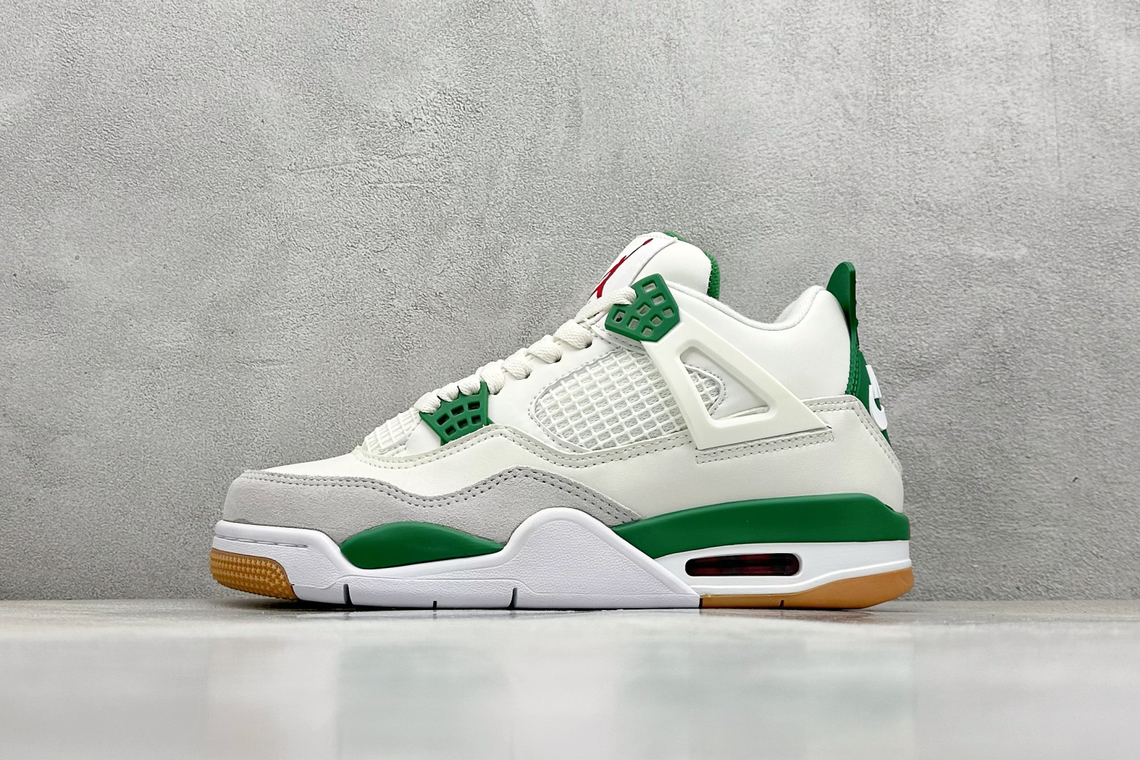外贸福利 
Air Jordan AJ4 Retro 
原鞋开发原楦原纸板同源开发 完美呈现乔4的版型 